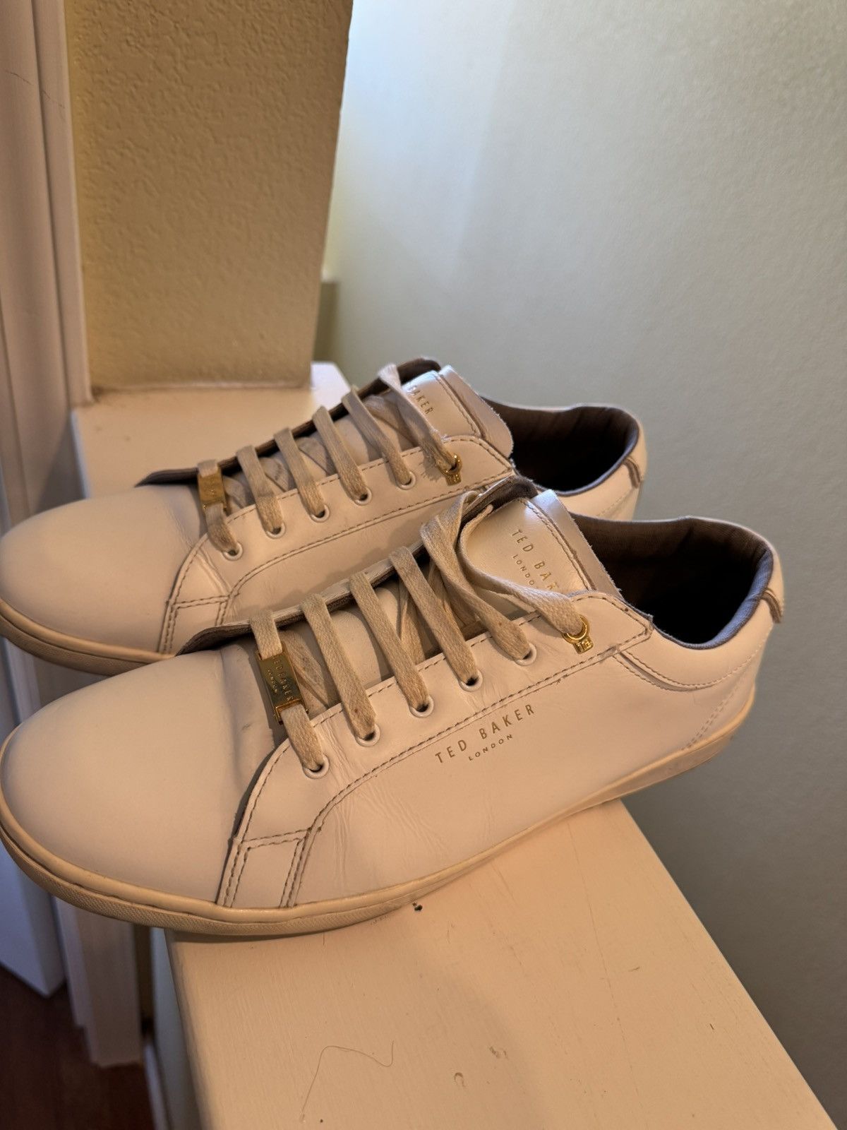 Ted Baker Ted Baker Sneaker White with Gold accents Size US 11 / EU 44 - 5 Thumbnail