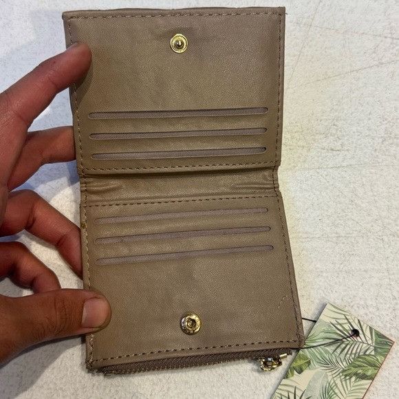 Badgley Mischka NWT BADGLEY MISCHKA TAUPE SHORT CARD WALLET Size ONE SIZE - 4 Thumbnail