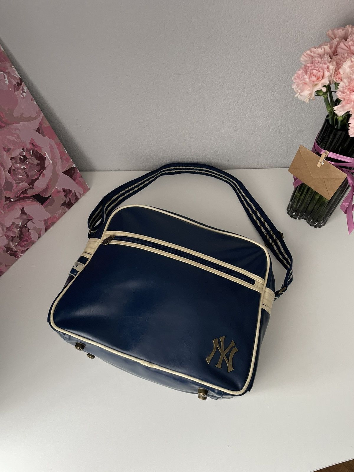 MLB × New York Yankees × Vintage MLB New York Yankees Vintage Leather Bag Y2K Metal Logo Rare Size ONE SIZE - 4 Thumbnail