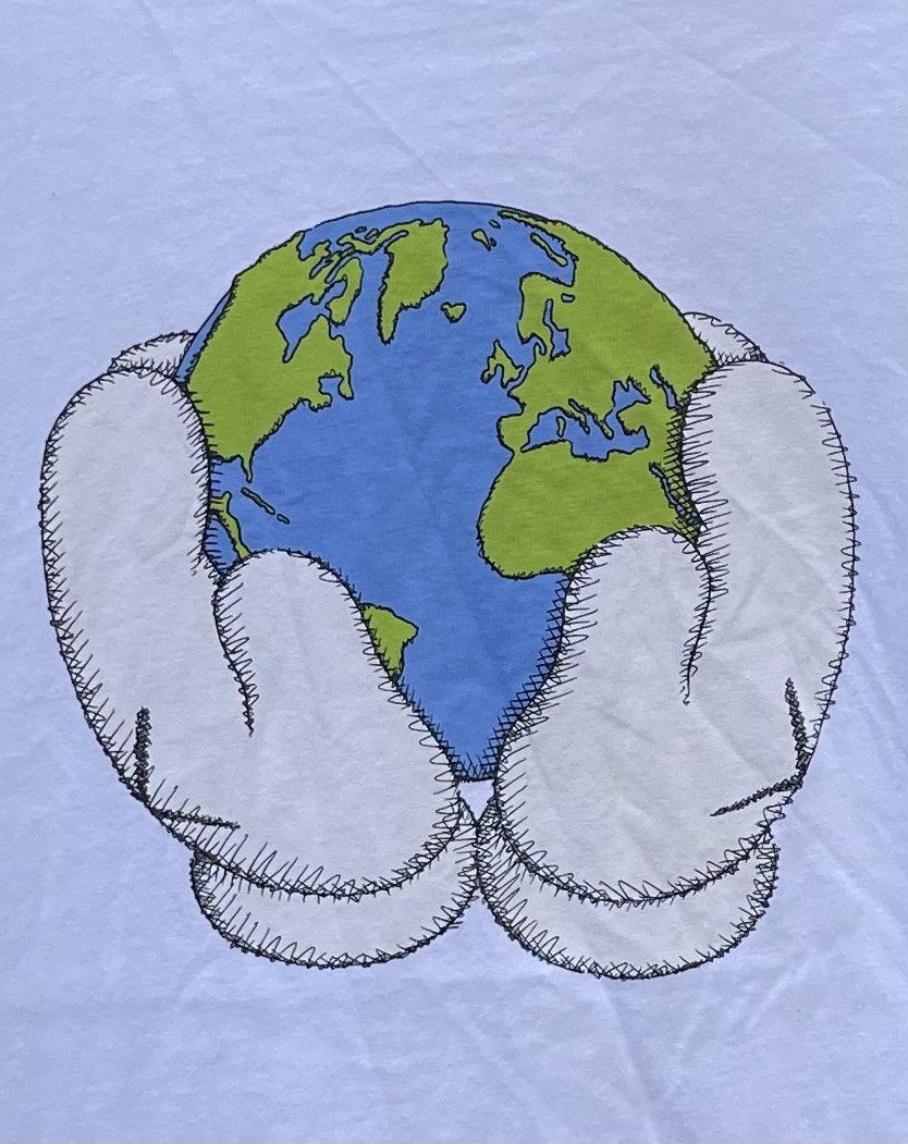 Kaws Uniqlo X Kaws Peace For All Graphic White TShirt Size US S / EU 44-46 / 1 - 3 Thumbnail