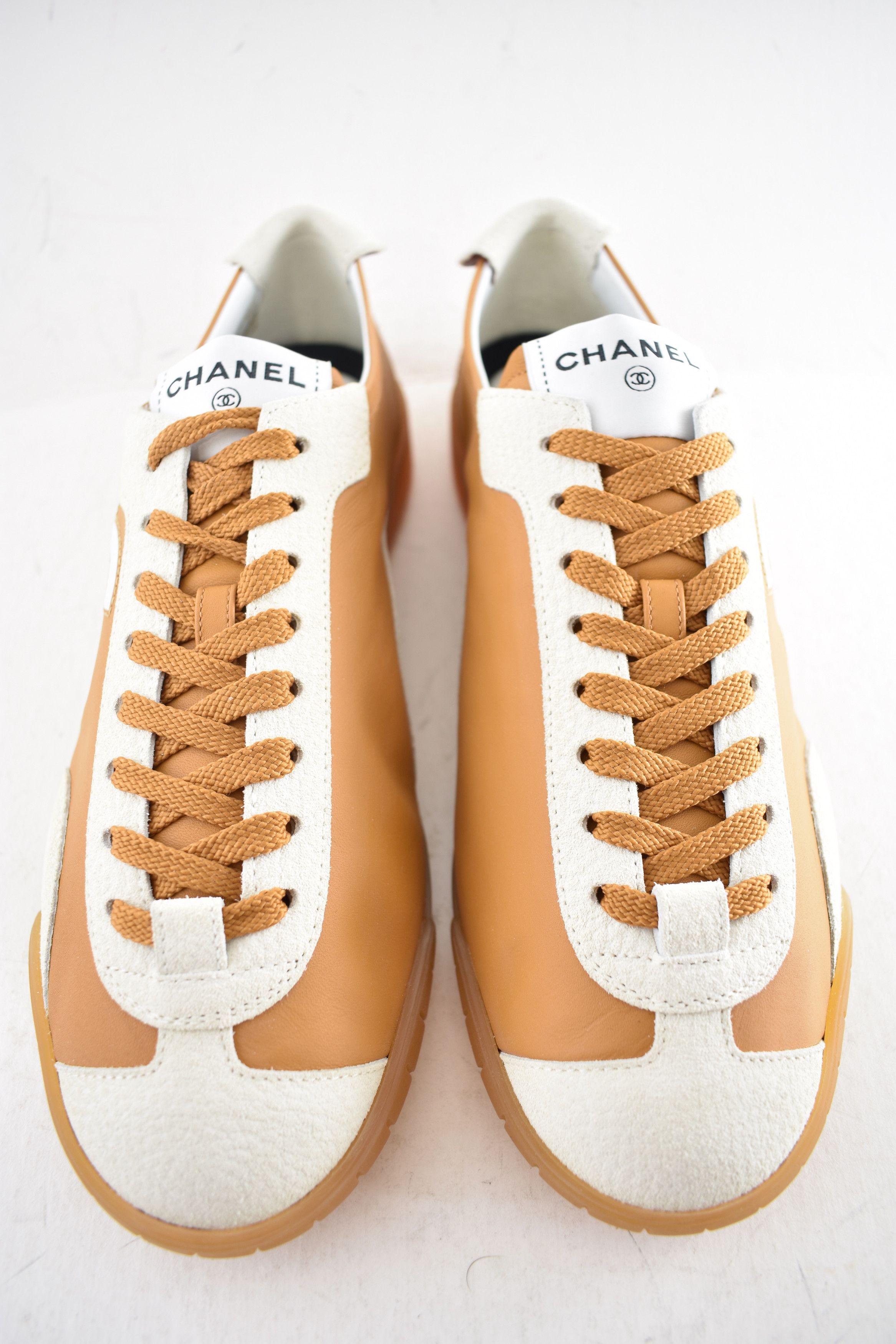 Chanel 26P White Leather Suede CC Logo Runner Trainer Sneaker 39.5 Size US 9.5 / IT 39.5 - 13 Thumbnail