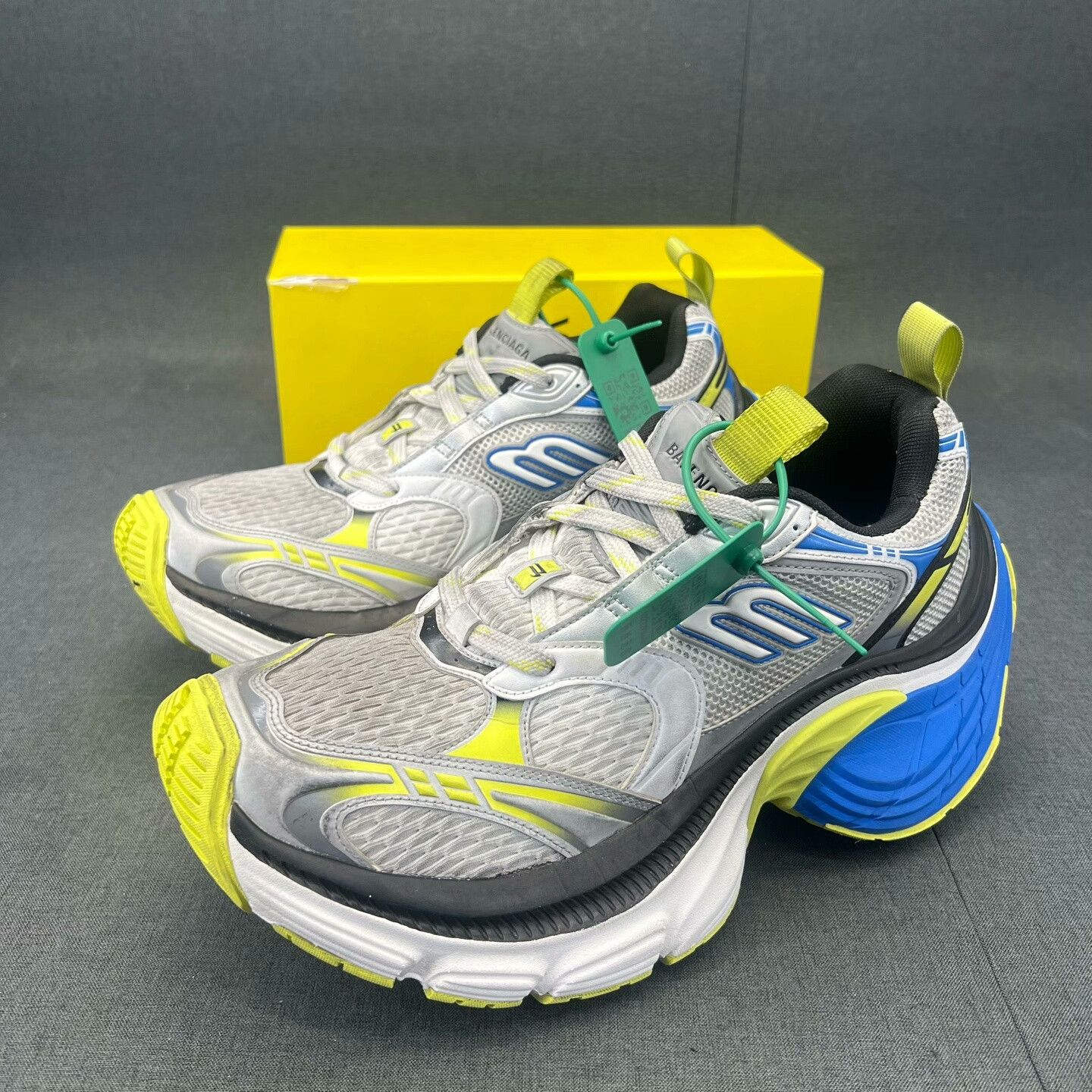 Balenciaga Balenciaga Multi Lowtop Sneakers XL Men Size US 10 / EU 43 - 1 Thumbnail