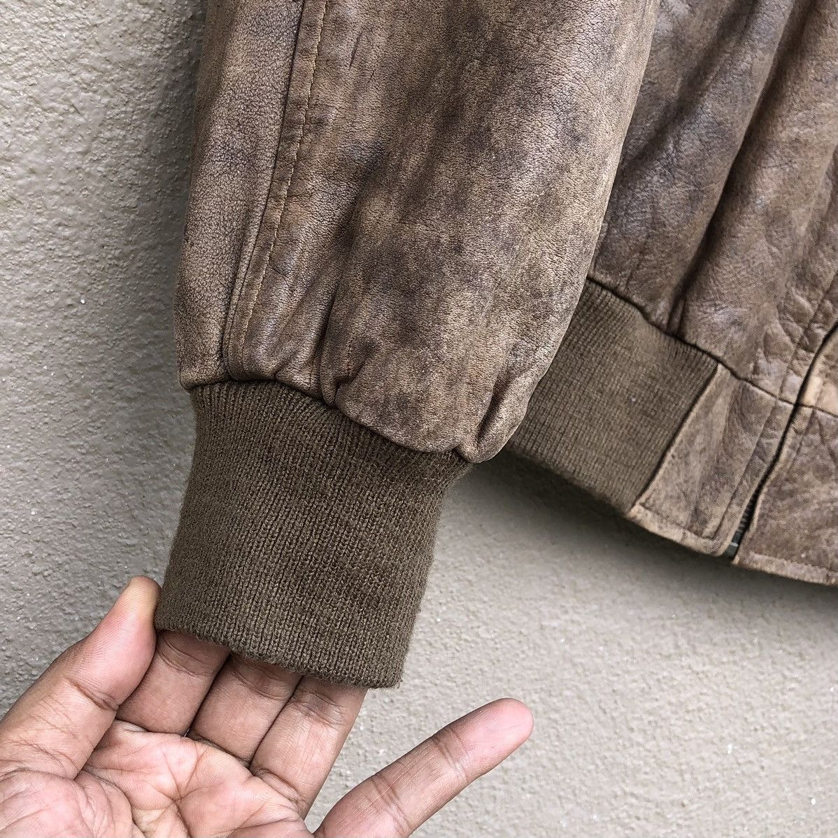 Vintage Vintage LEISURE BEE. M.K Cow Leather Bomber Jacket Size US M / EU 48-50 / 2 - 5 Thumbnail