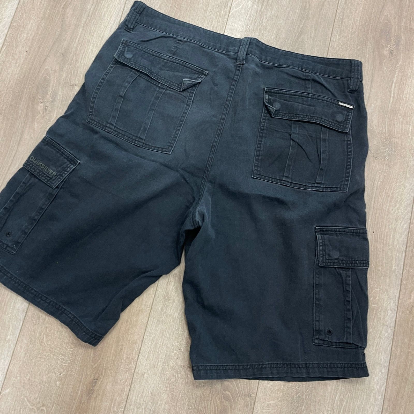 Quiksilver Quiksilver Black Cargo Shorts size 33 B7 Size US 33 - 6 Thumbnail
