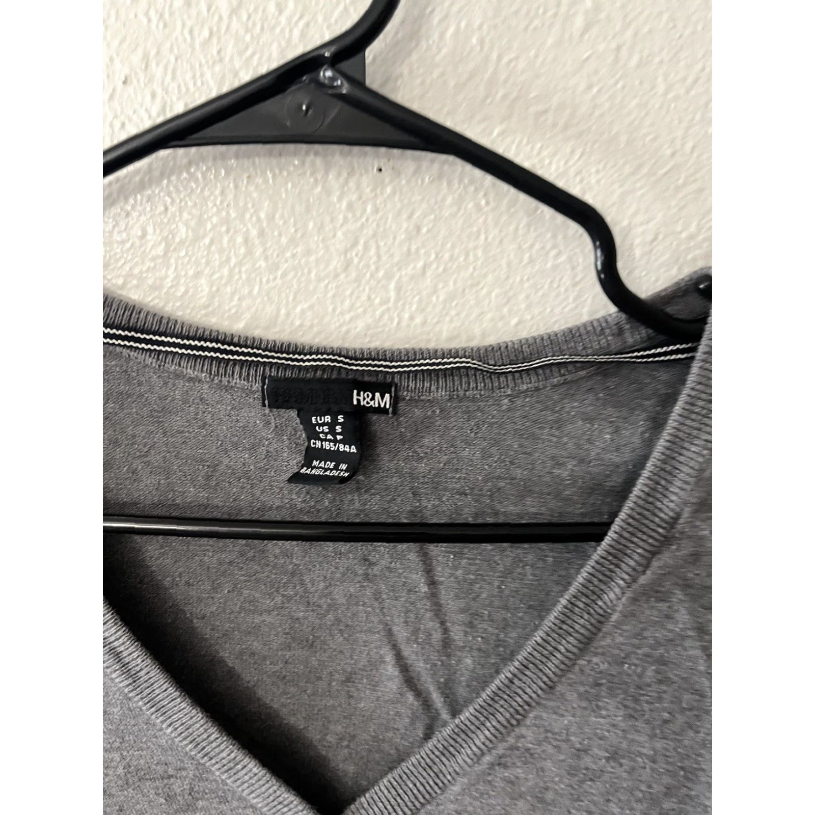 H&M VINTAGE H&M Cardigan Shirt Women S Gray Button Front Long Sleeve V-Neck Size S / US 4 / IT 40 - 2 Thumbnail