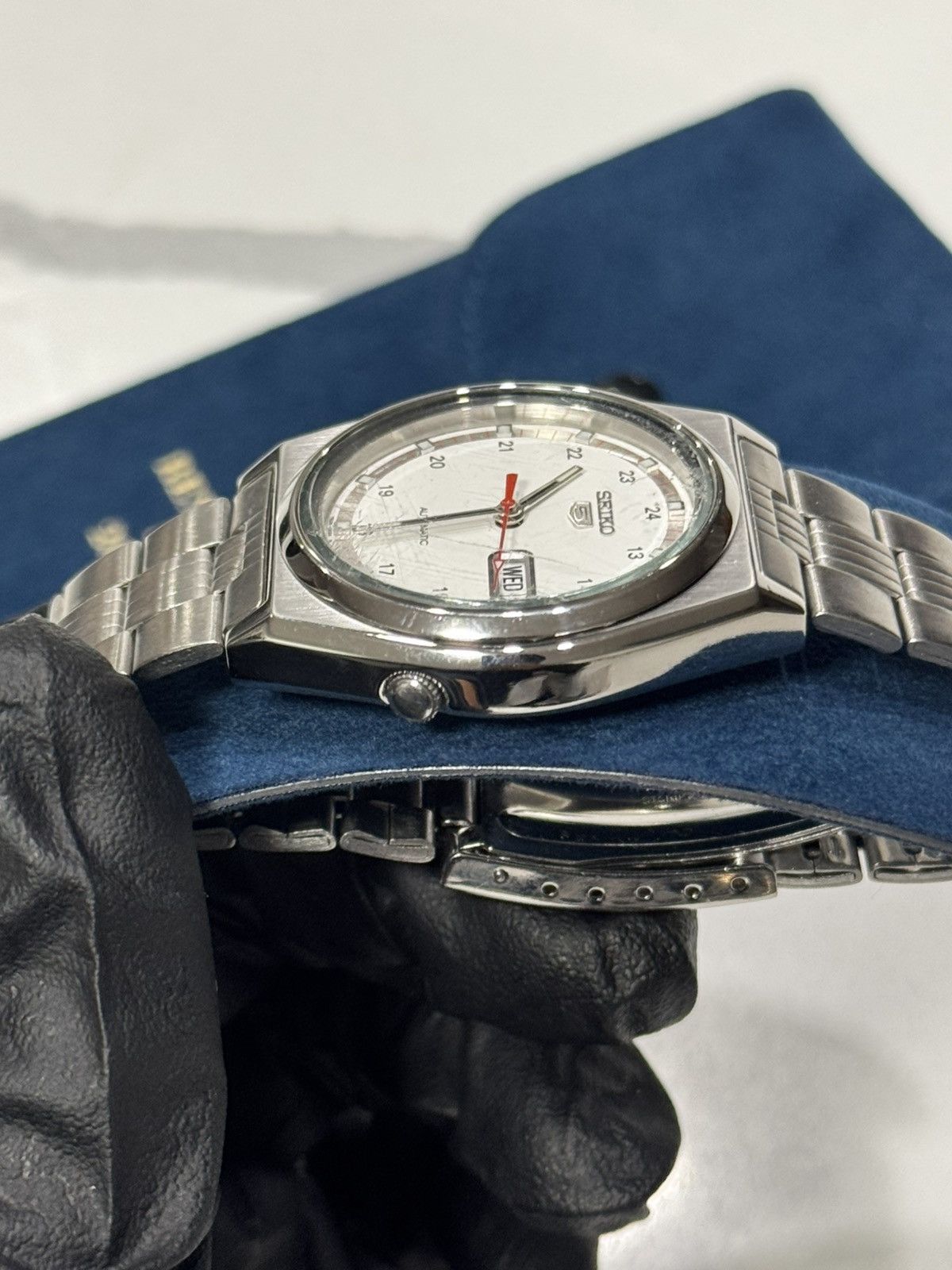 Seiko Vintage Seiko 5 7S26-8760 ‘Red Ticker’ Size 38 - 4 Thumbnail