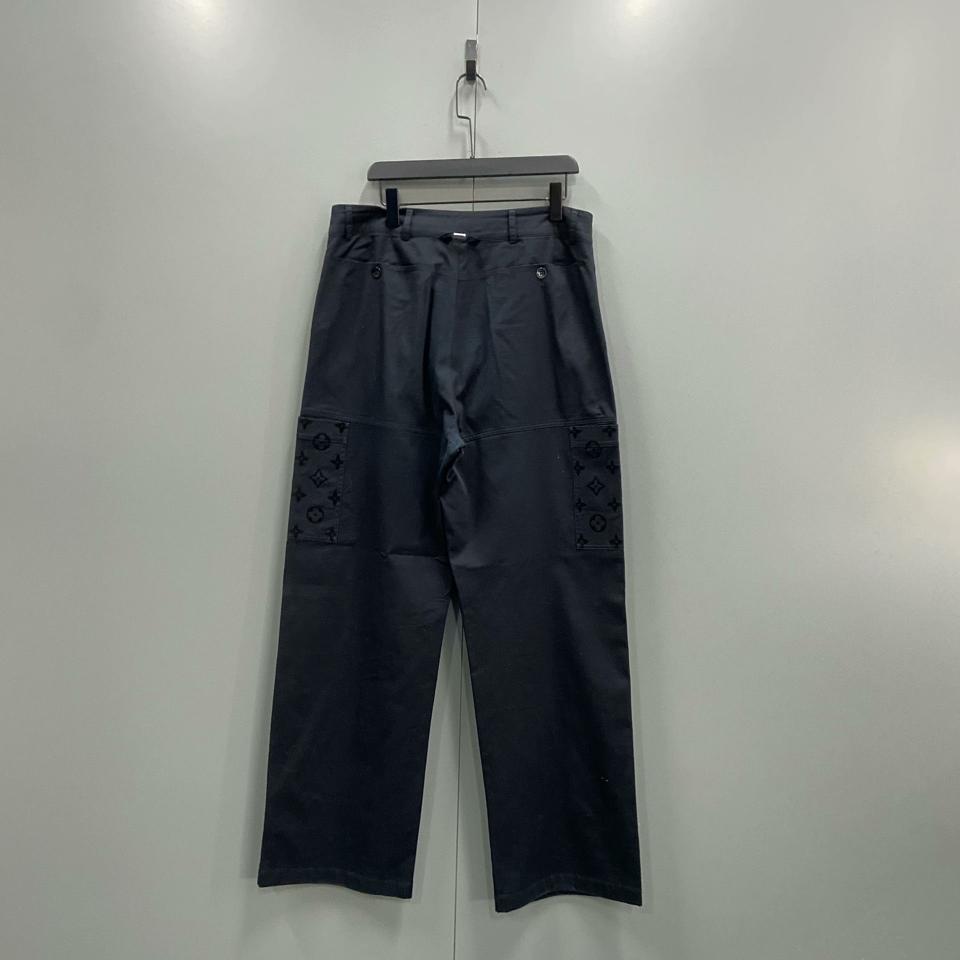Louis Vuitton Louis Vuitton Black Flocked Pocket Cargo Pants Size US 32 / EU 48 - 2 Thumbnail