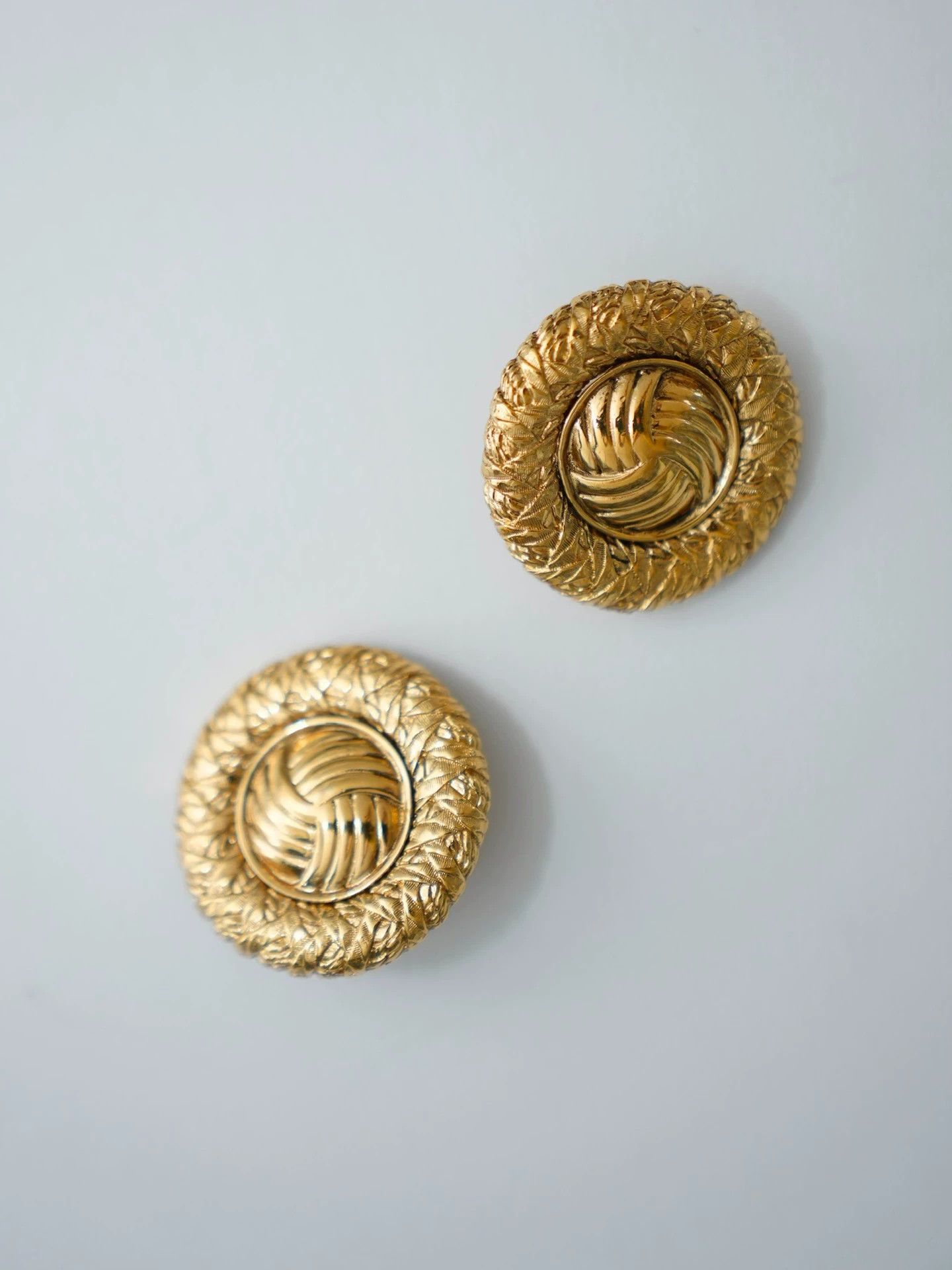 Yves Saint Laurent YSL Vintage Gold-Tone Woven Disc Earclips Size ONE SIZE - 2 Thumbnail