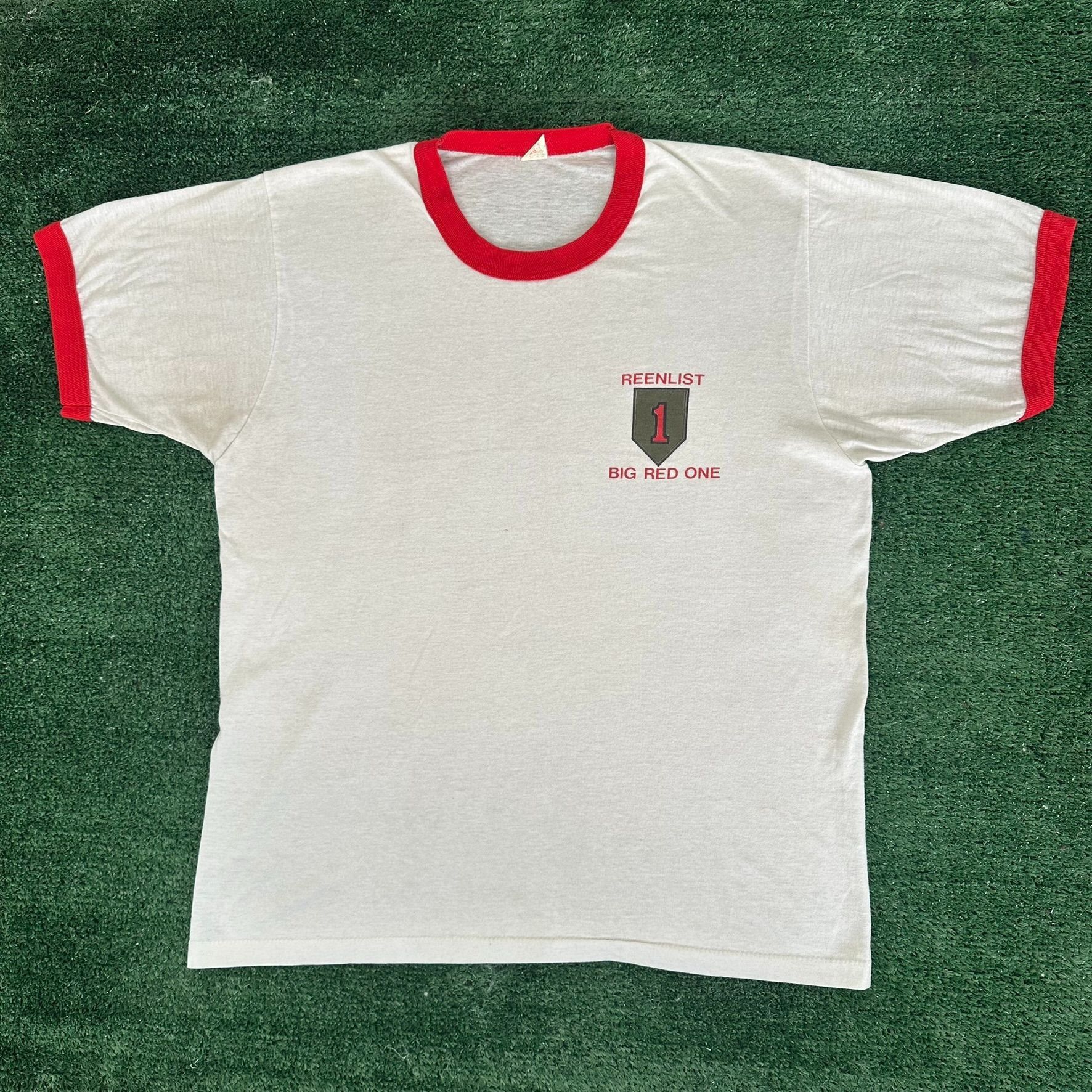 Vintage Vintage 80s US Army 1st Infantry Division Ringer T-Shirt 1ID Size US M / EU 48-50 / 2 - 1 Thumbnail