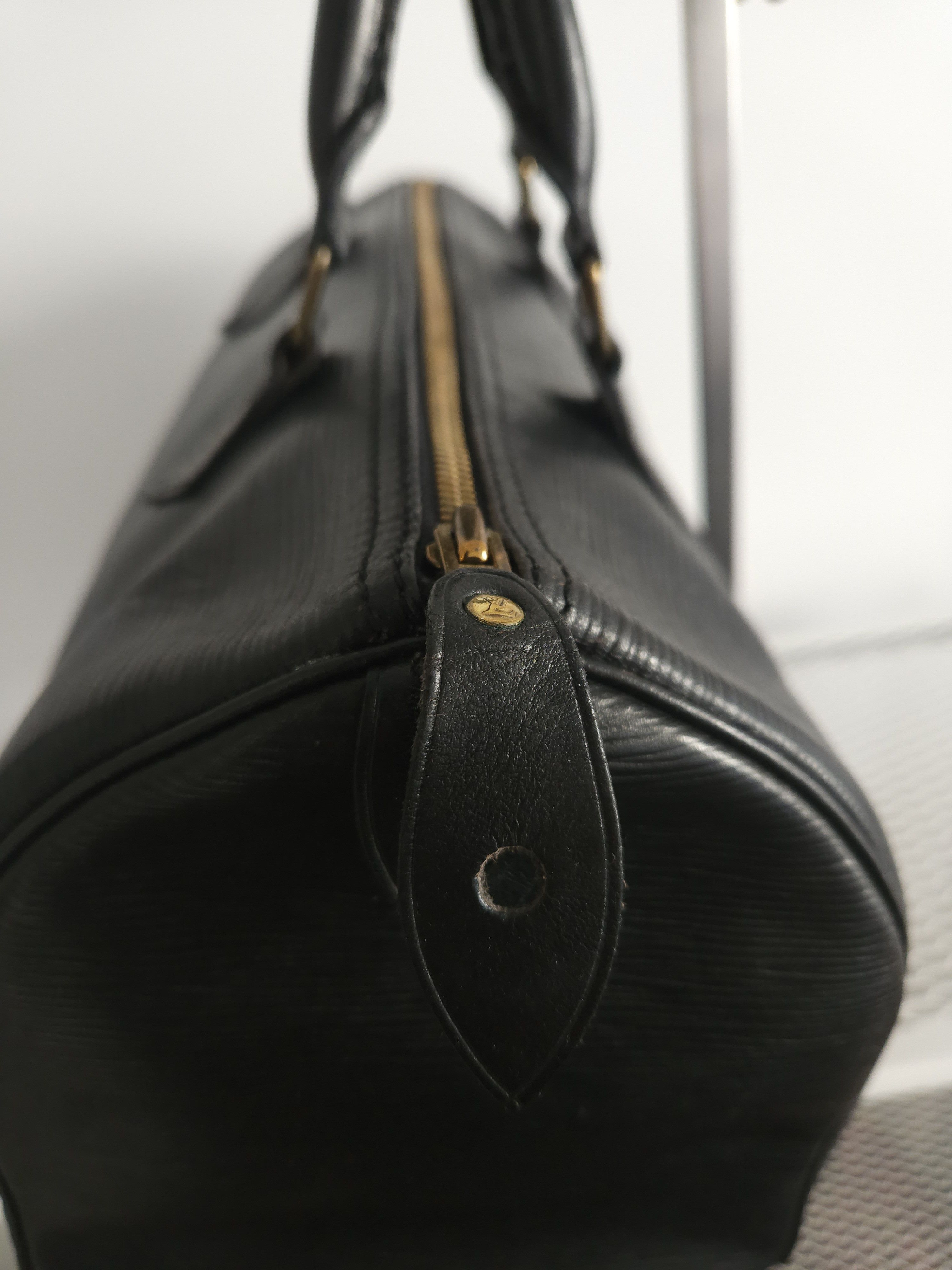Louis Vuitton Vtg 80s Louis Vuitton epi leather speedy 30 mini boston bag Size ONE SIZE - 11 Thumbnail