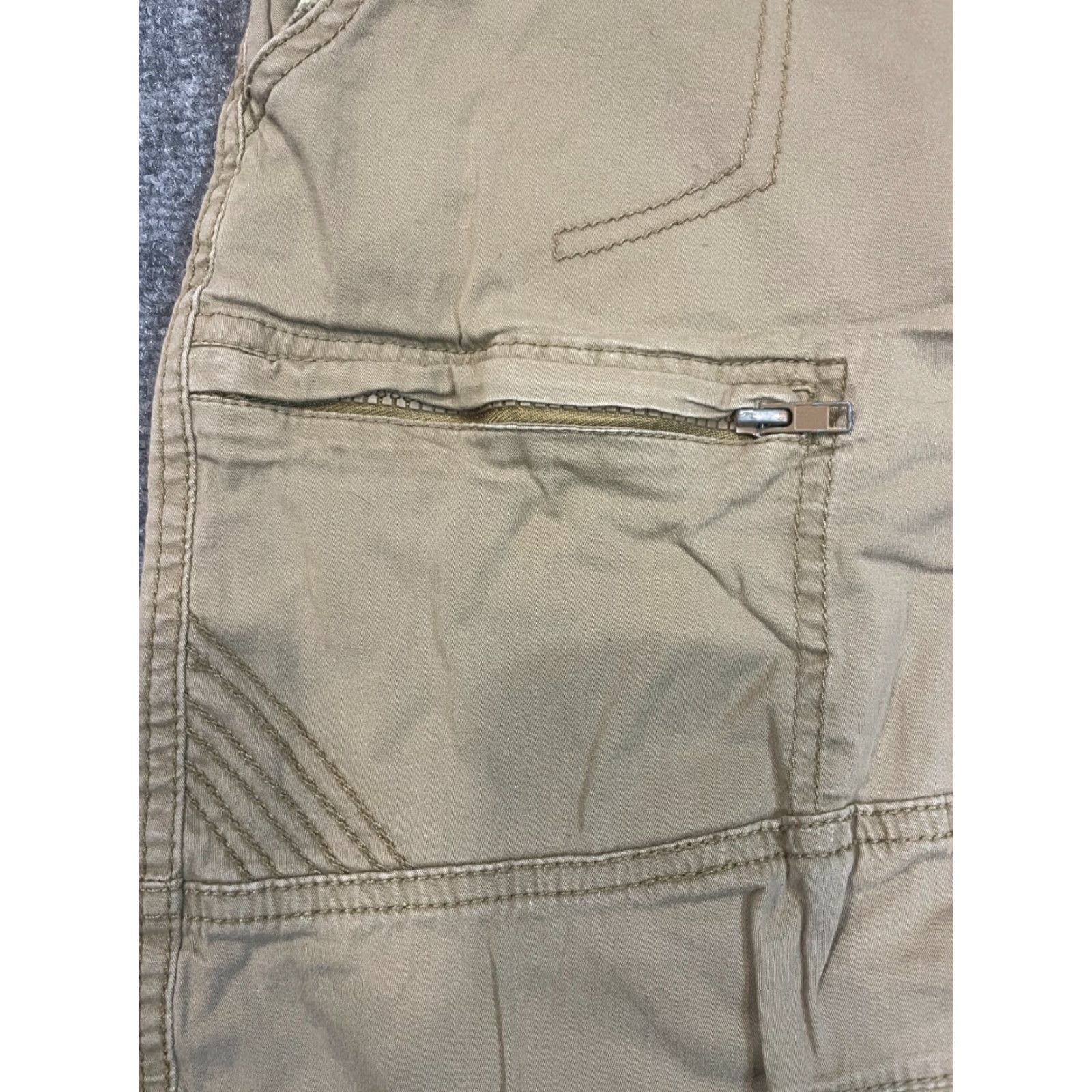 Vintage Projek Raw Shorts Womens 30" Waist Cargo Pockets Tan Y2K Cargo Pocket Front Flat Front Regular Cotton Brown Size 30" / US 8 / IT 44 - 2 Thumbnail