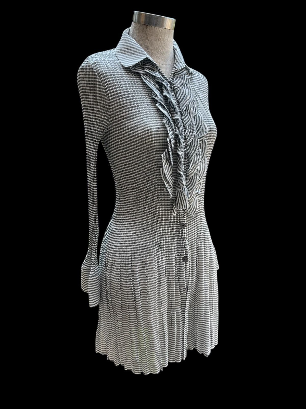 Pierre Cardin Vintage pleated blouse Size XS / US 0-2 / IT 36-38 - 2 Thumbnail