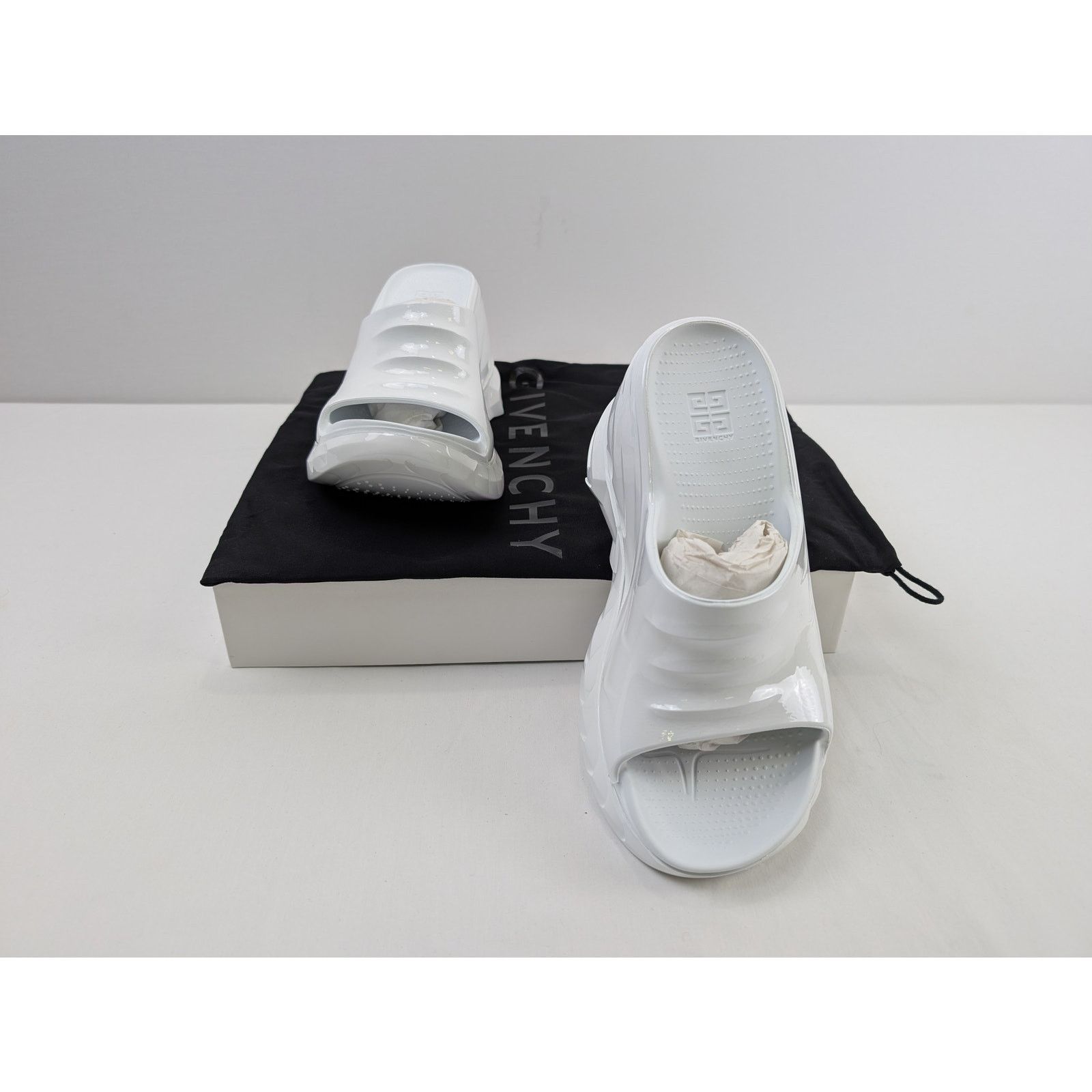 Givenchy o1rshd1 Q:2 / Women's Marshmallow Sandals in White 41 Size US 11 / IT 41 - 12 Thumbnail