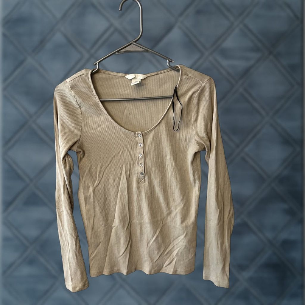 H&M H&M Blouse Women Beige Waffle Solid Henley 1/2 Button Size M Shirt Adult Womens Size M / US 6-8 / IT 42-44 - 1 Thumbnail