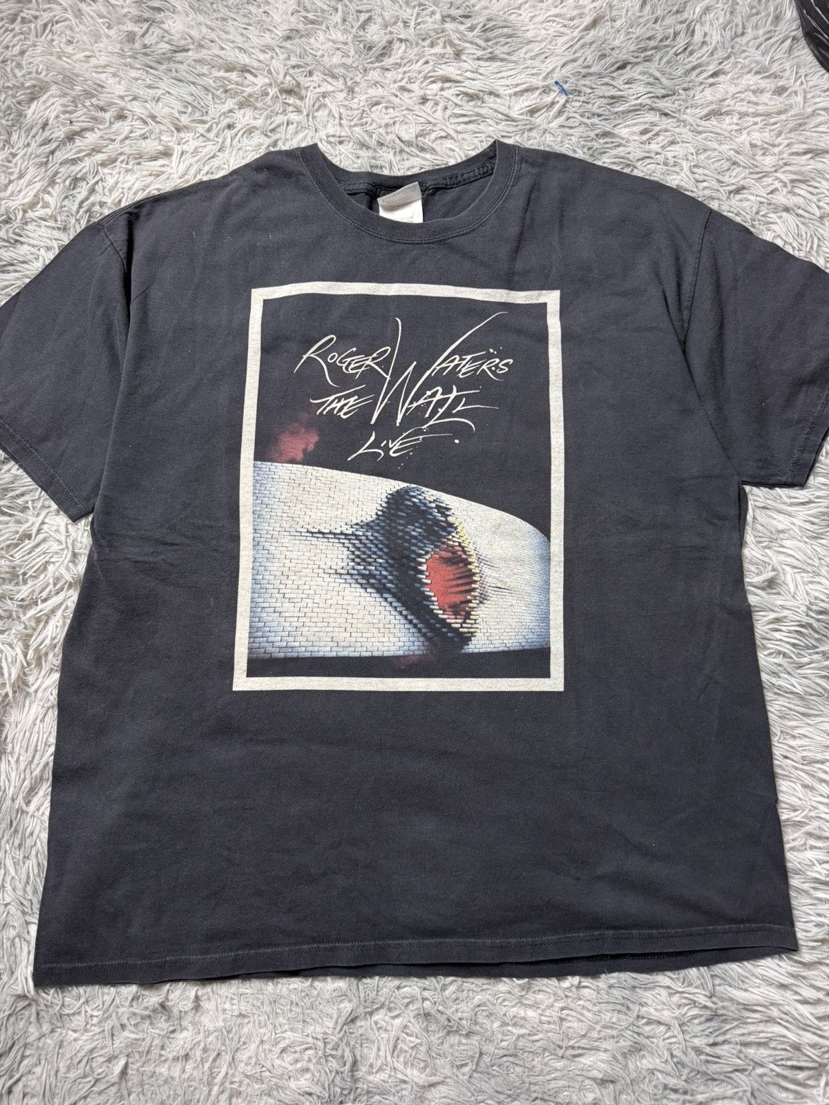 Pink Floyd Vintage Pink Floyd Roger Water The Wall 2010 Size US XL / EU 56 / 4 - 1 Thumbnail