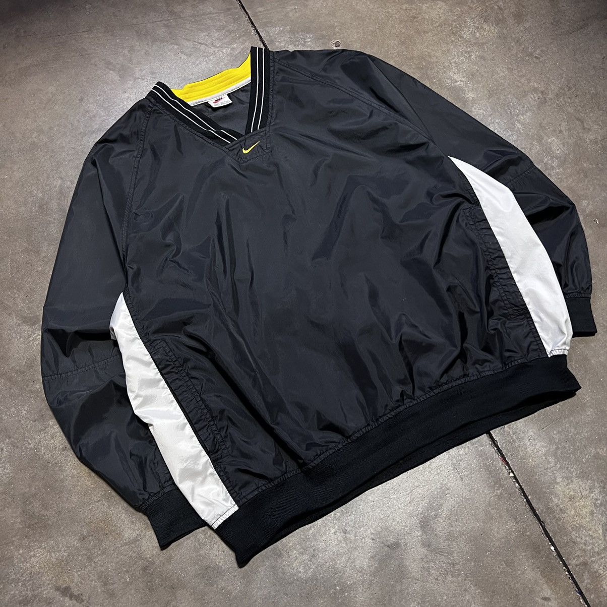 Nike Vintage Nike Windbreaker Jacket Lightweight Track Logo 90s Size US XL / EU 56 / 4 - 2 Thumbnail