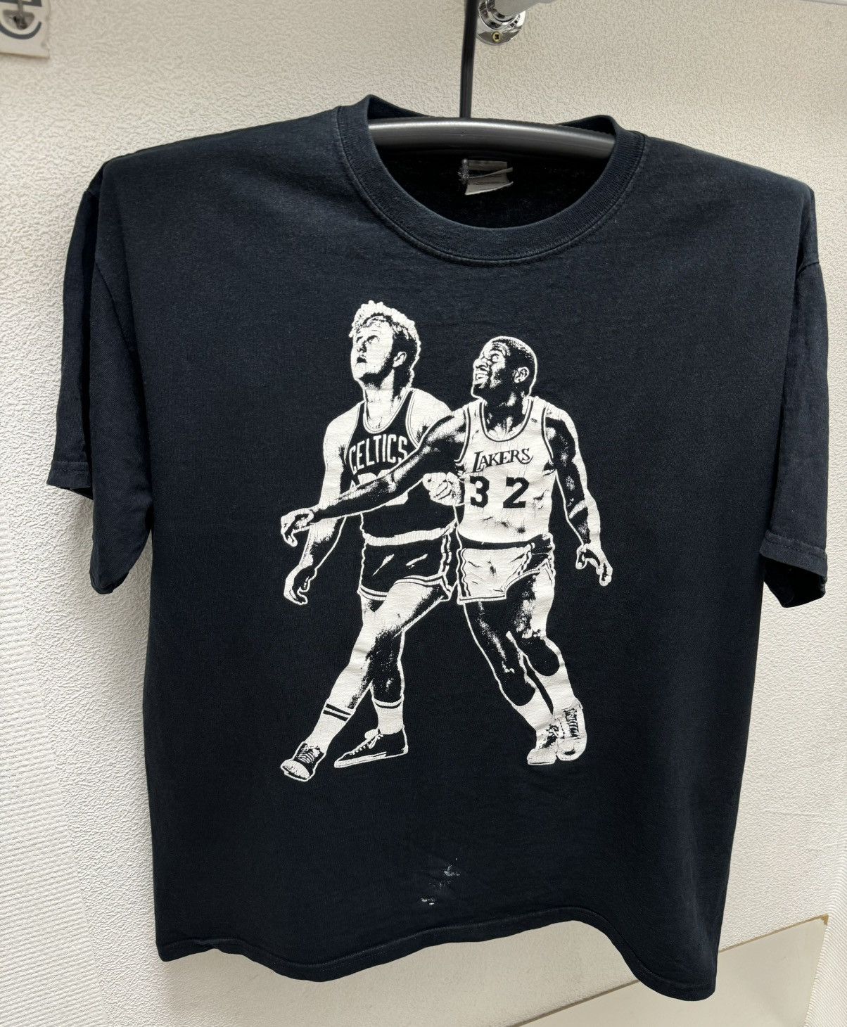 Vintage Larry Bird & Magic Johnson vintage nba black t-shirt L 2000 Size US L / EU 52-54 / 3 - 1 Thumbnail
