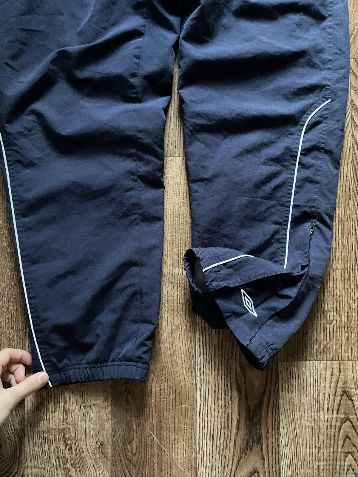 Umbro Mens Vintage Umbro track pants y2k sweatpants rare 90s baggy Size US 32 / EU 48 - 5 Thumbnail
