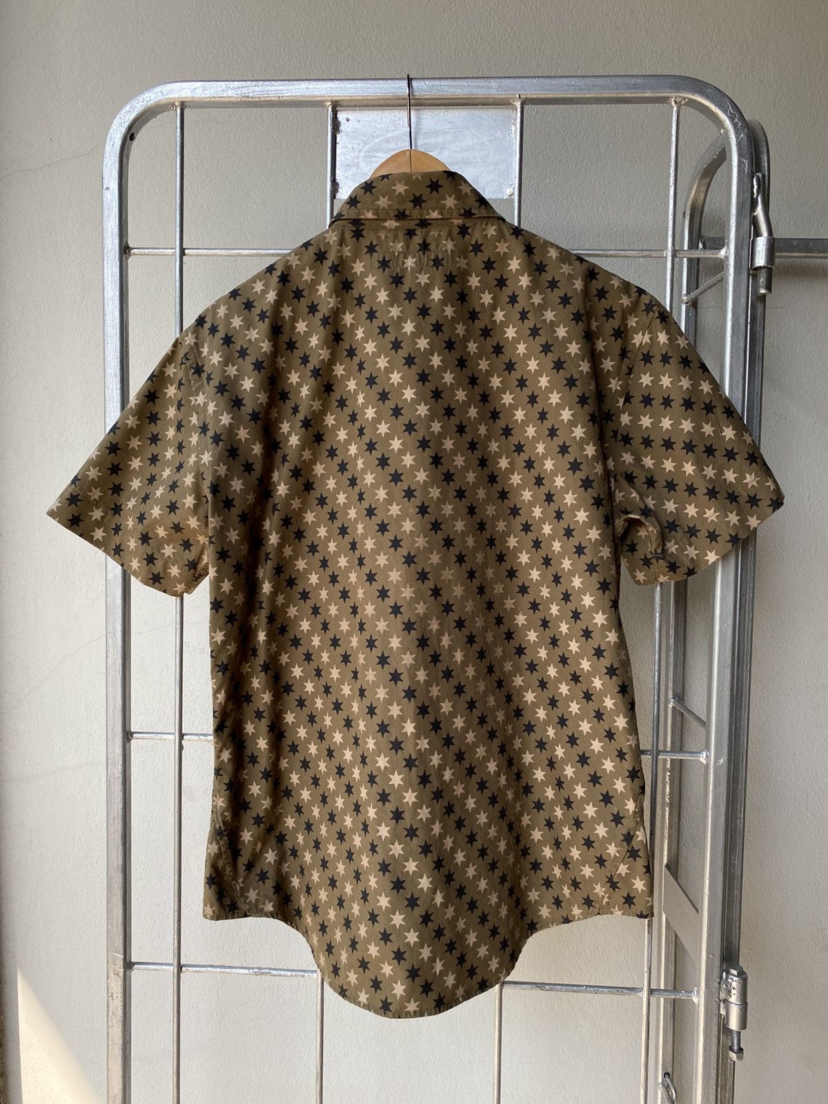 Katharine Hamnett London KATHARINE HAMNETT Khaki Star Print Short-Sleeve Shirt Size US M / EU 48-50 / 2 - 7 Thumbnail