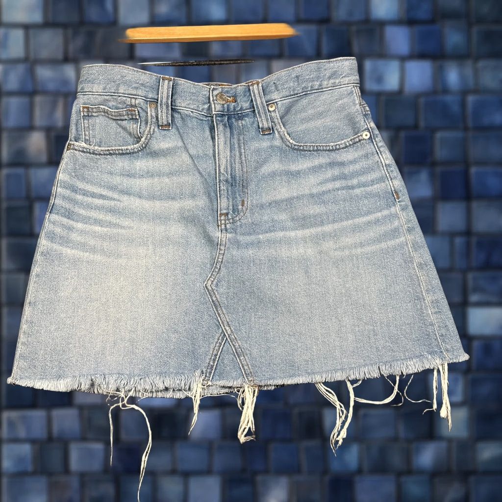 Madewell Madewell Denim Skirt Mini A Line Cotton Blue Pockets Raw Hem Zip Casual Western 28 Womens Regular Short Mid Rise Vintage? No (adjusted) Size 28" / US 6 / IT 42 - 1 Thumbnail
