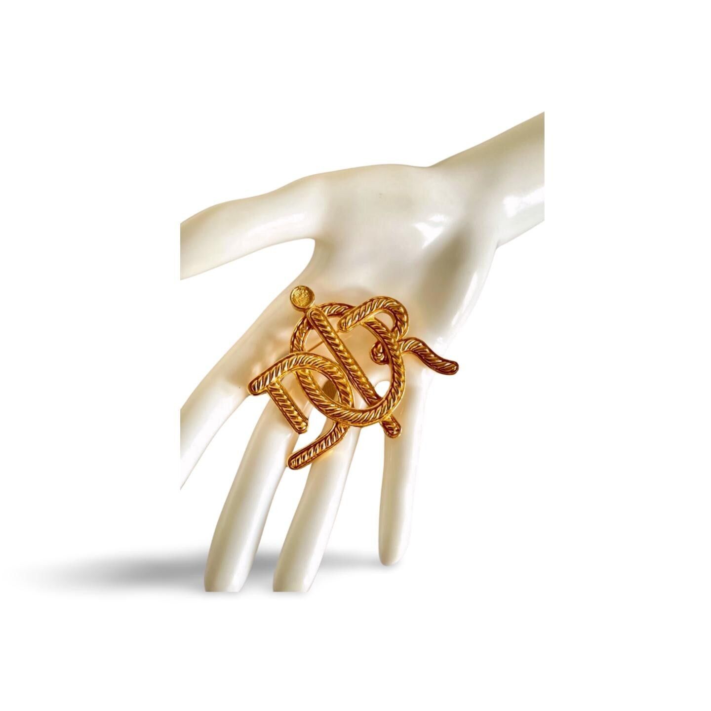 Dior Vintage Christian Dior golden twisted style logo brooch Size ONE SIZE - 3 Thumbnail