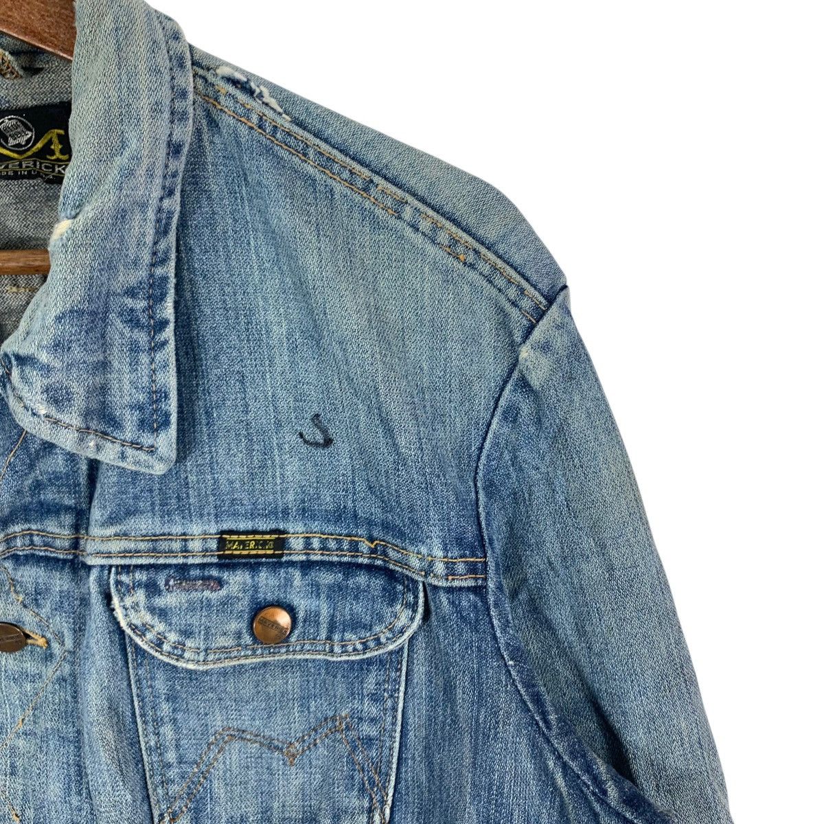 Vintage VINTAGE MAVERICK DISTRESSED DENIM TRUCKER JACKET Size US S / EU 44-46 / 1 - 5 Thumbnail