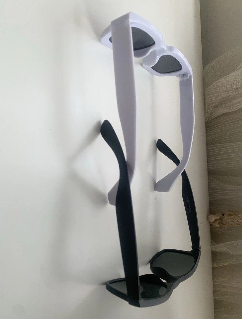 The Unbranded Brand White luxury looking sunglasses with black modern sunglasses Size 28 - 2 Thumbnail