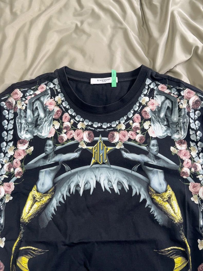 Other Givenchy Floral Shark Short Sleeve Size US S / EU 44-46 / 1 - 2 Thumbnail
