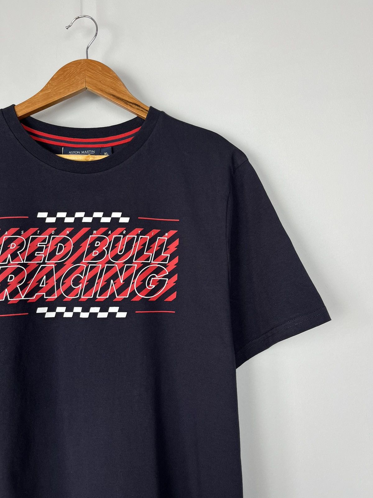 Formula 1 Aston Martin Red Bull Racing Team F1 Formula Uno Tee Shirt Size US XL / EU 56 / 4 - 3 Thumbnail