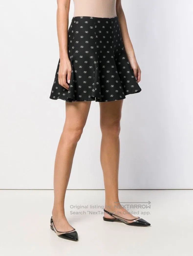 Valentino Valentino Black skirt Size XS / US 0-2 / IT 36-38 - 2 Thumbnail