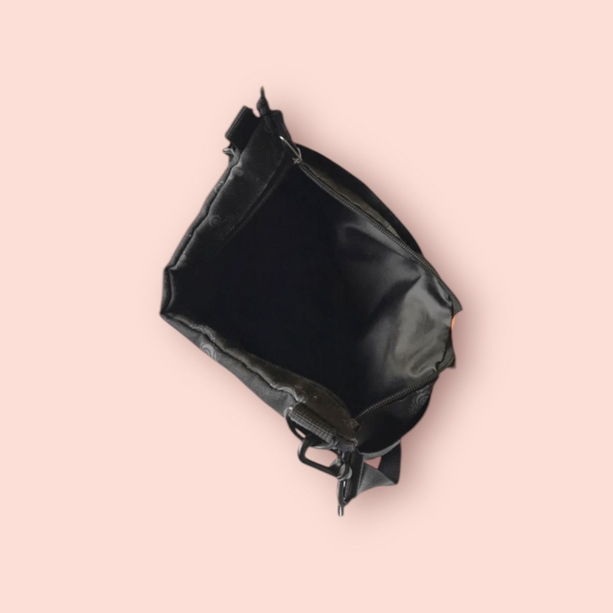 Hysteric Glamour × Japanese Brand HYSTERIC MINI MONOGRAM CROSSBODY SLING Size ONE SIZE - 12 Thumbnail