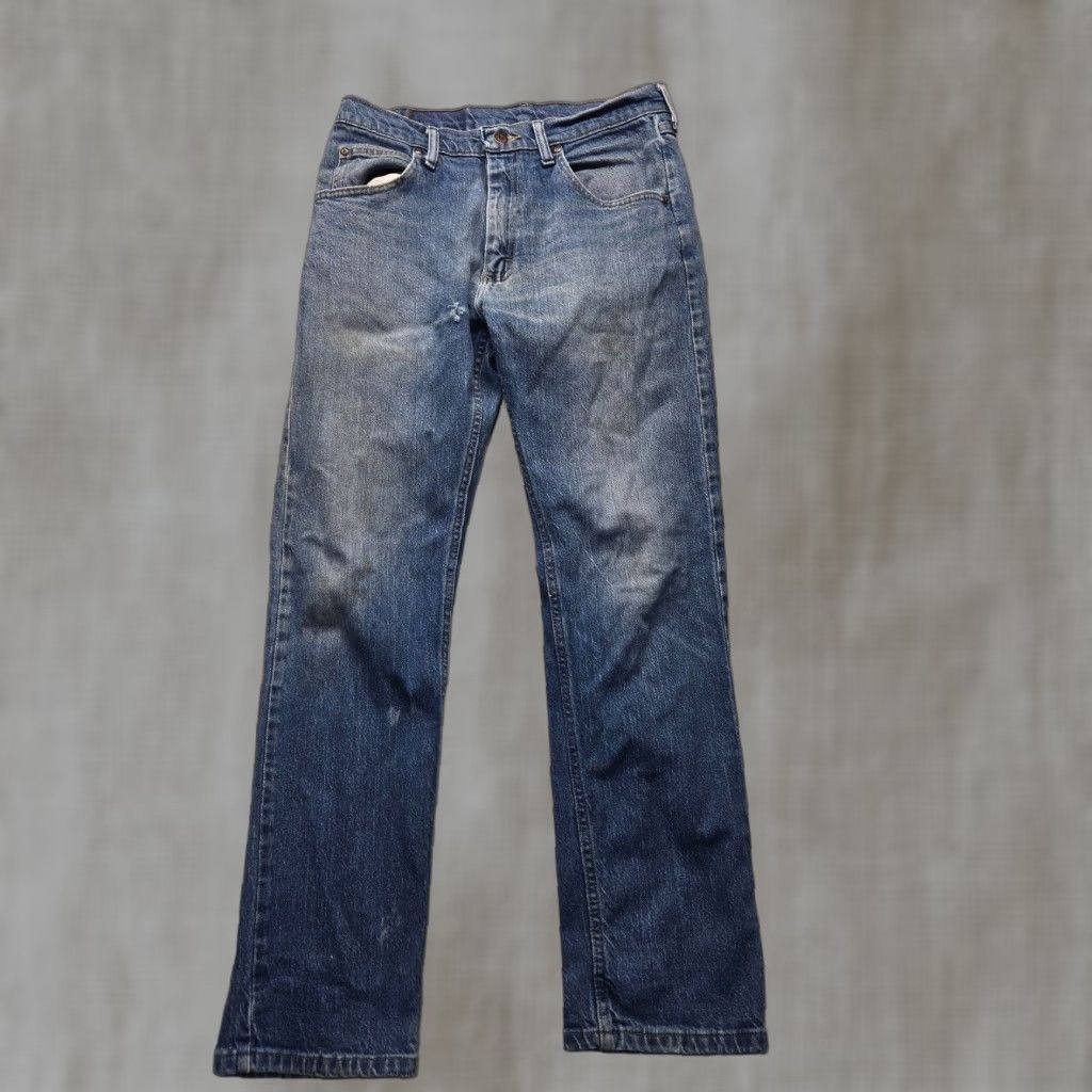 Wrangler Wrangler Relaxed Fit Jeans Medium Wash Straight Leg Men's 31x30 Blue Denim Size US 31 - 1 Thumbnail