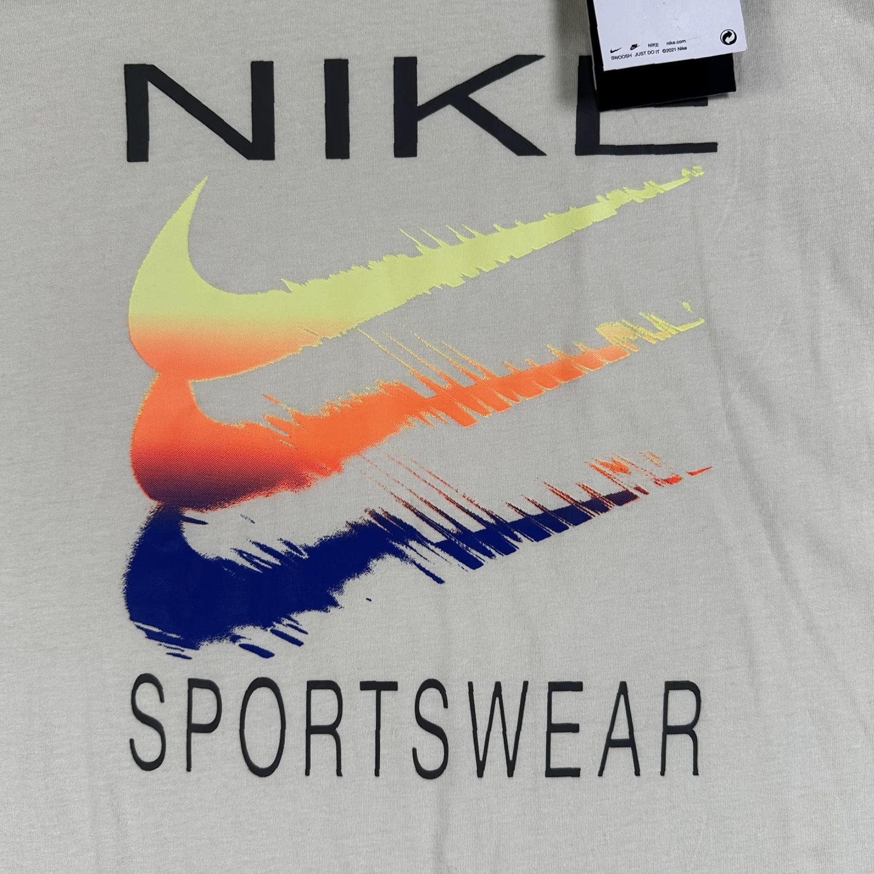 Nike Nike Sportswear Shirt Mens M Tall Beige Swoosh Graphic Tee HQ8094-234 Size US M / EU 48-50 / 2 - 2 Thumbnail