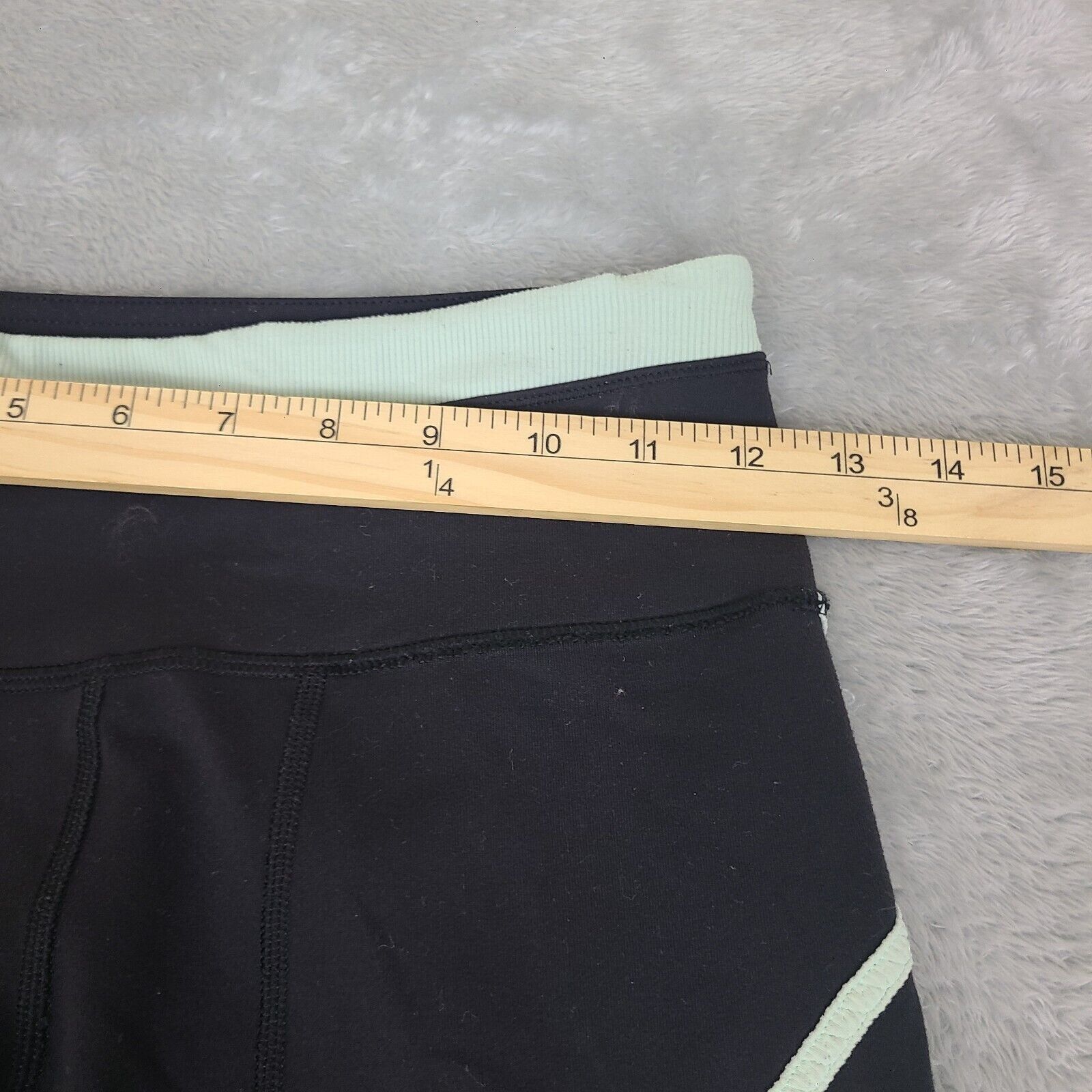 Lululemon Women's Lululemon Black Stretch Pull On Capri YOGA Leggings Size 27" / US 4 / IT 40 - 2 Thumbnail
