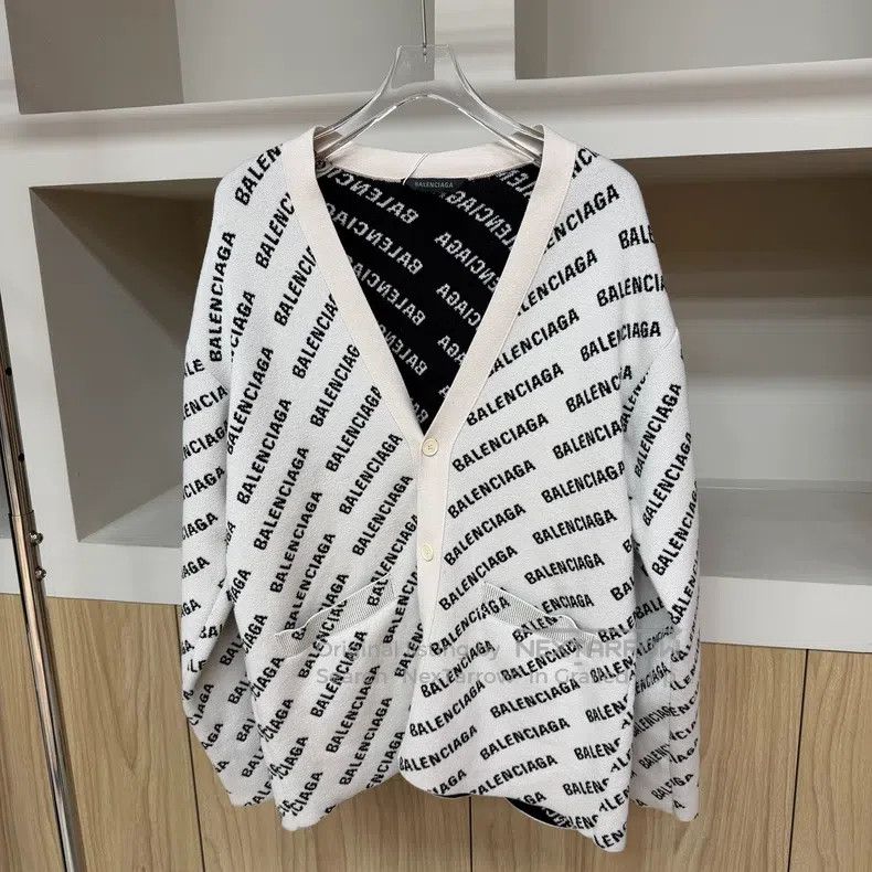 Balenciaga Balenciaga Letter Black and White Knit Sweater Size US M / EU 48-50 / 2 - 1 Thumbnail