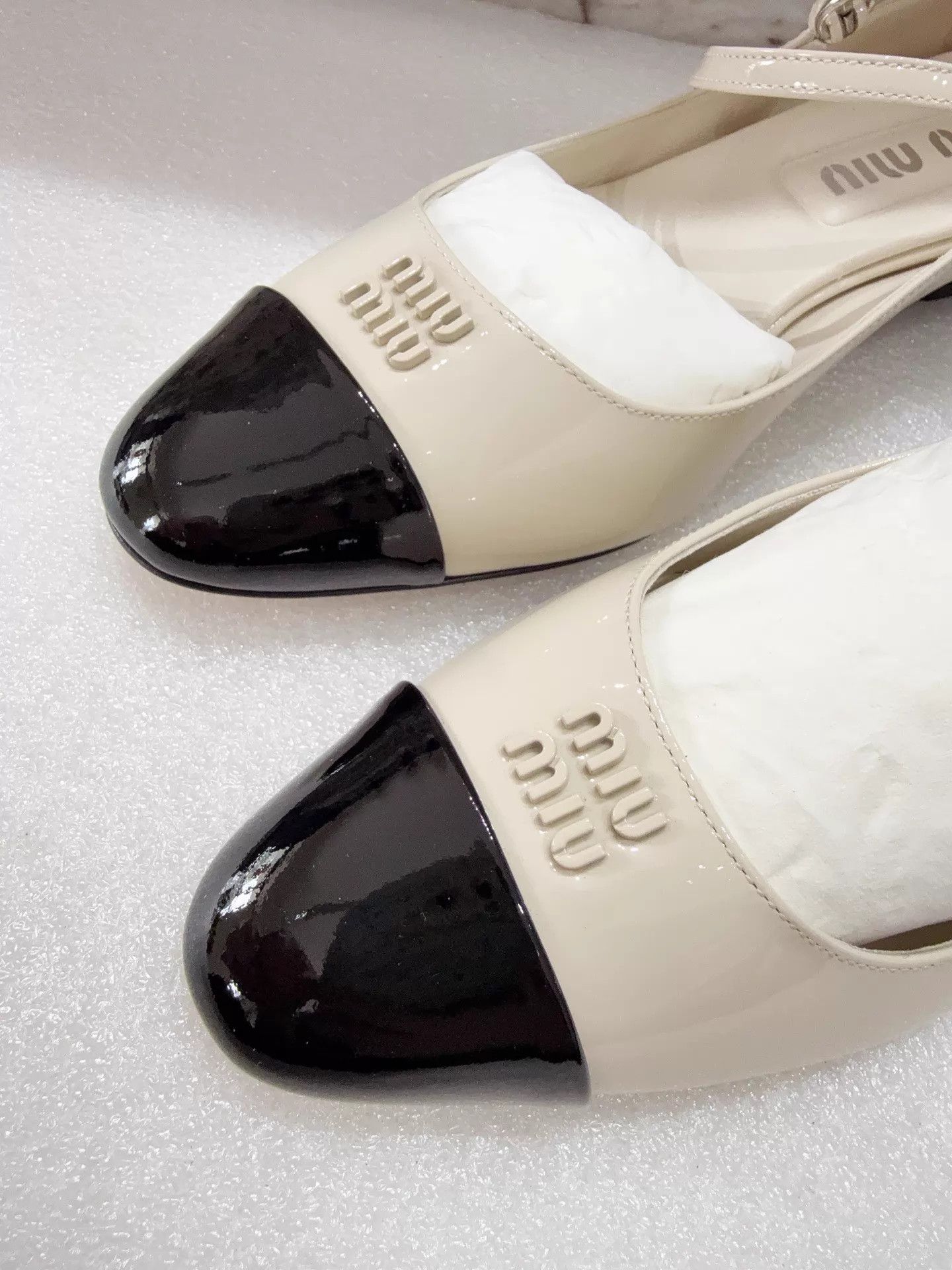 Miu Miu MIU MIU New Kitten Heel MaryJane Pumps 35 Unused Size US 4.5 / IT 34.5 - 3 Thumbnail