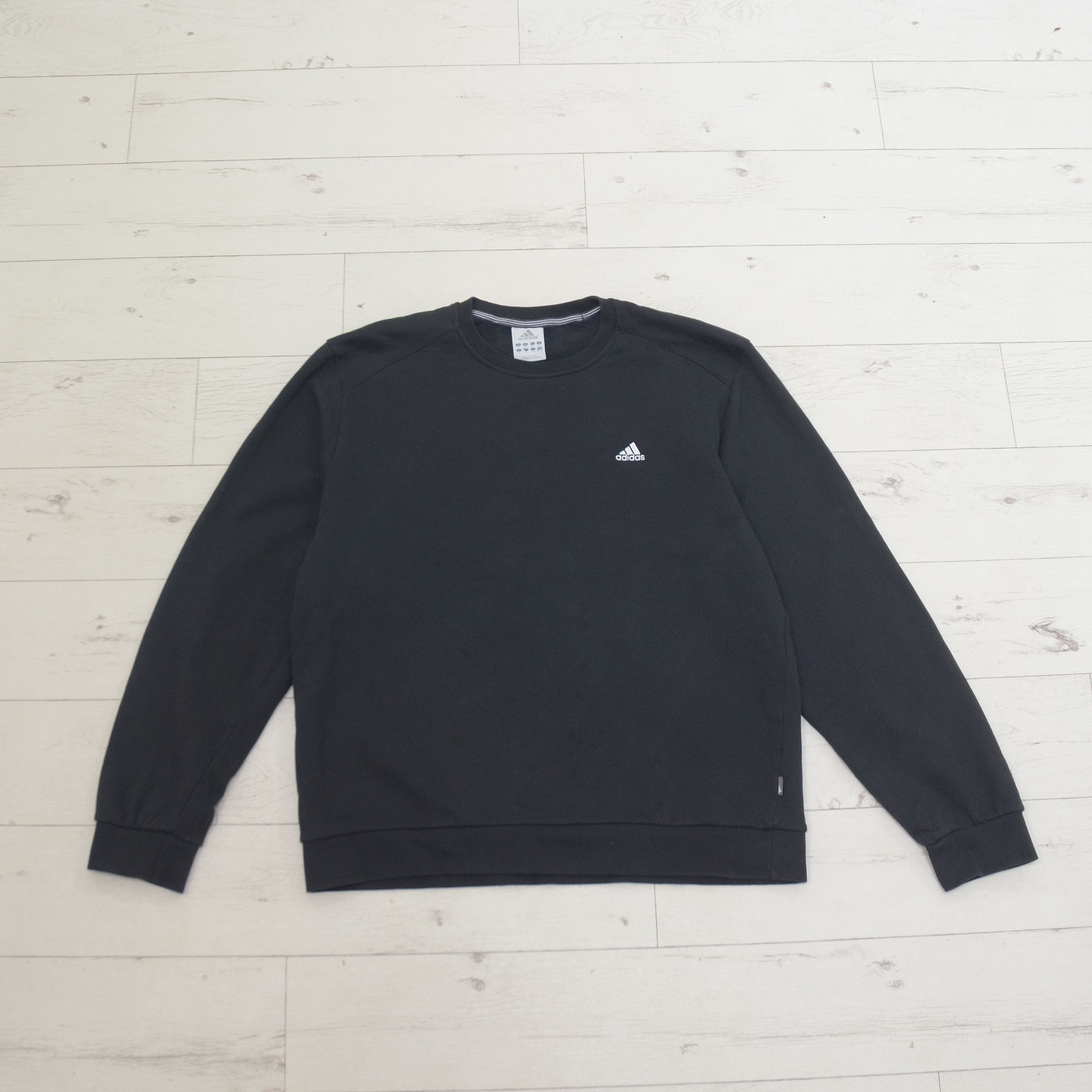 Adidas × Vintage Vintage Adidas Sweatshirt Embroidered Logo Black size XL Size US XL / EU 56 / 4 - 1 Thumbnail