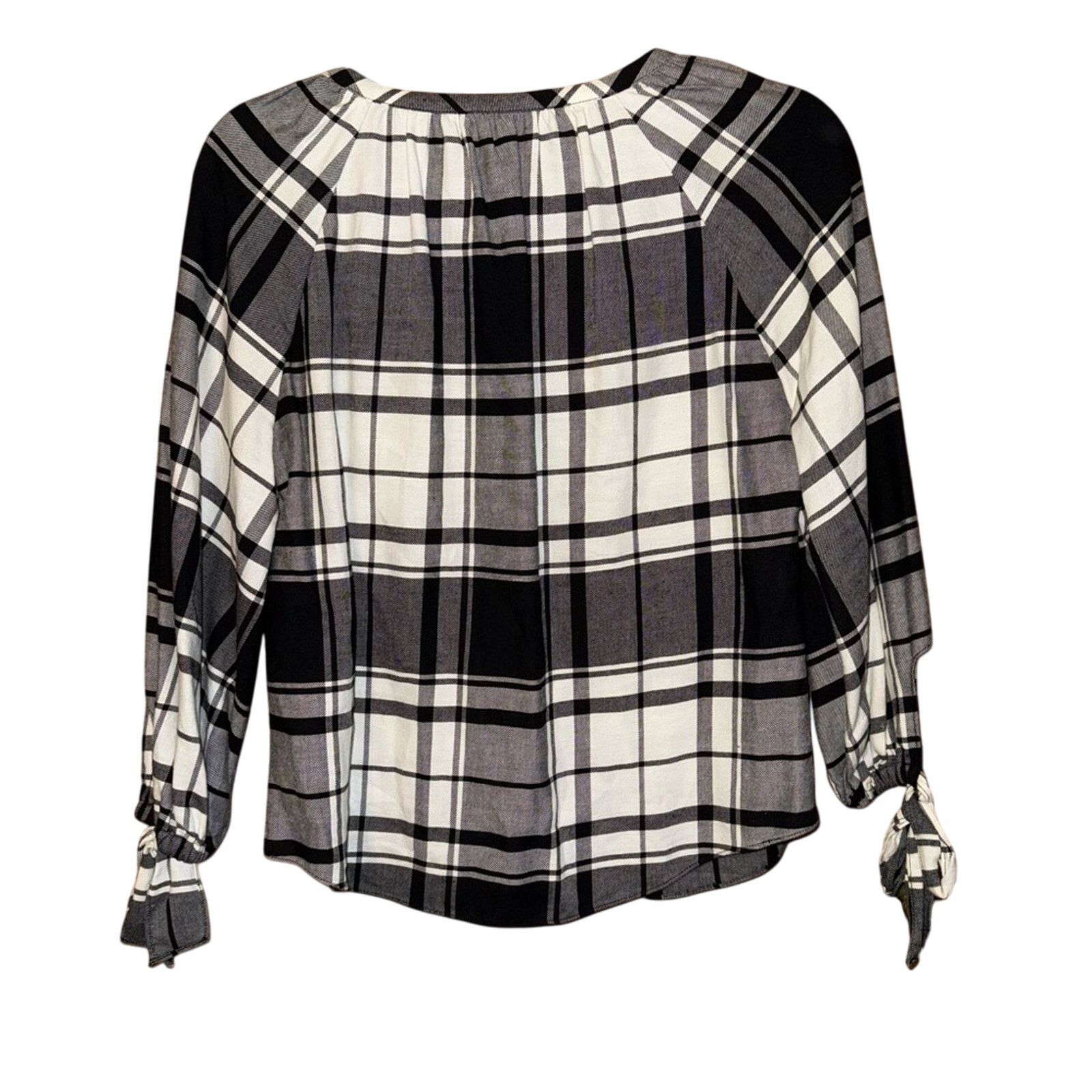White House Black Market White House Black Market Plaid Black and White Women's Top Size XS / US 0-2 / IT 36-38 - 2 Thumbnail