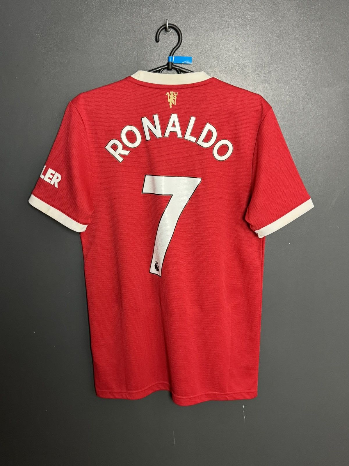 Adidas Manchester United 21/22 Home Ronaldo Football Jersey Size US S / EU 44-46 / 1 - 1 Thumbnail