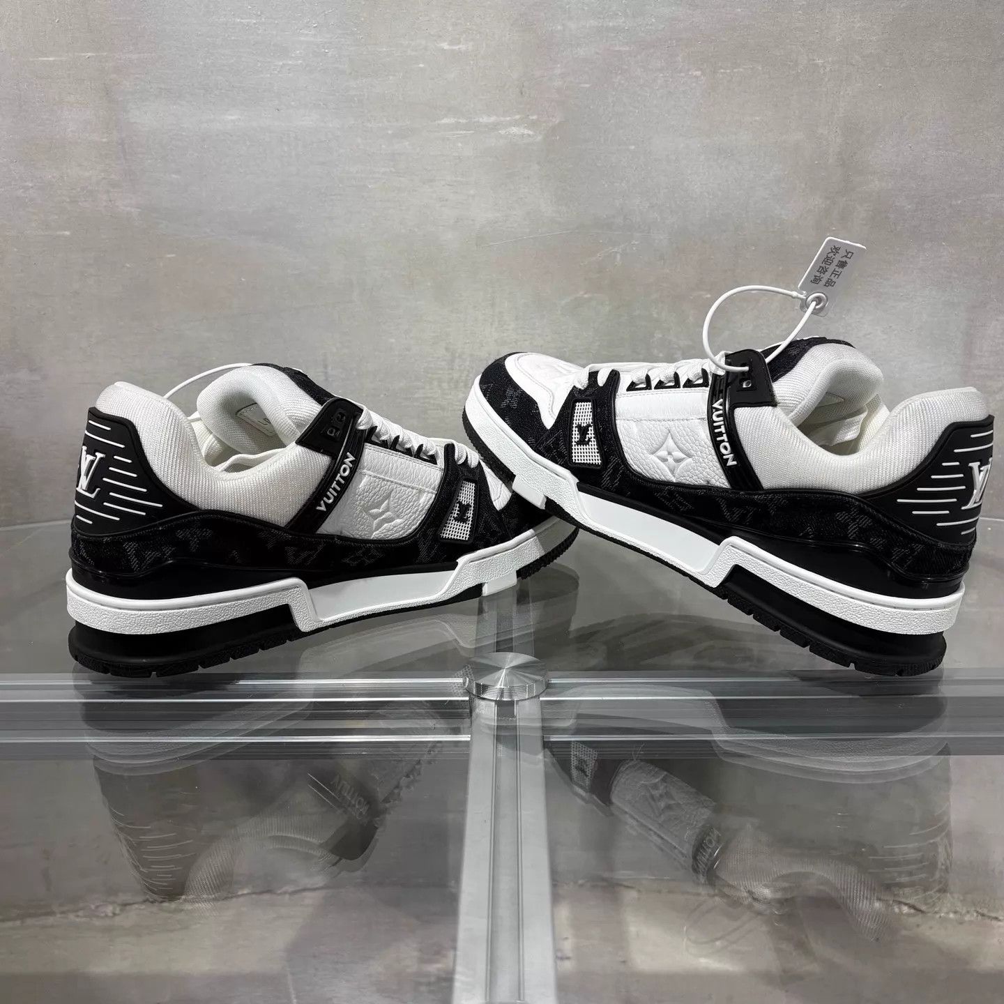 Louis Vuitton LV Trainer black and white UK7 41 Size US 8 / EU 41 - 5 Thumbnail