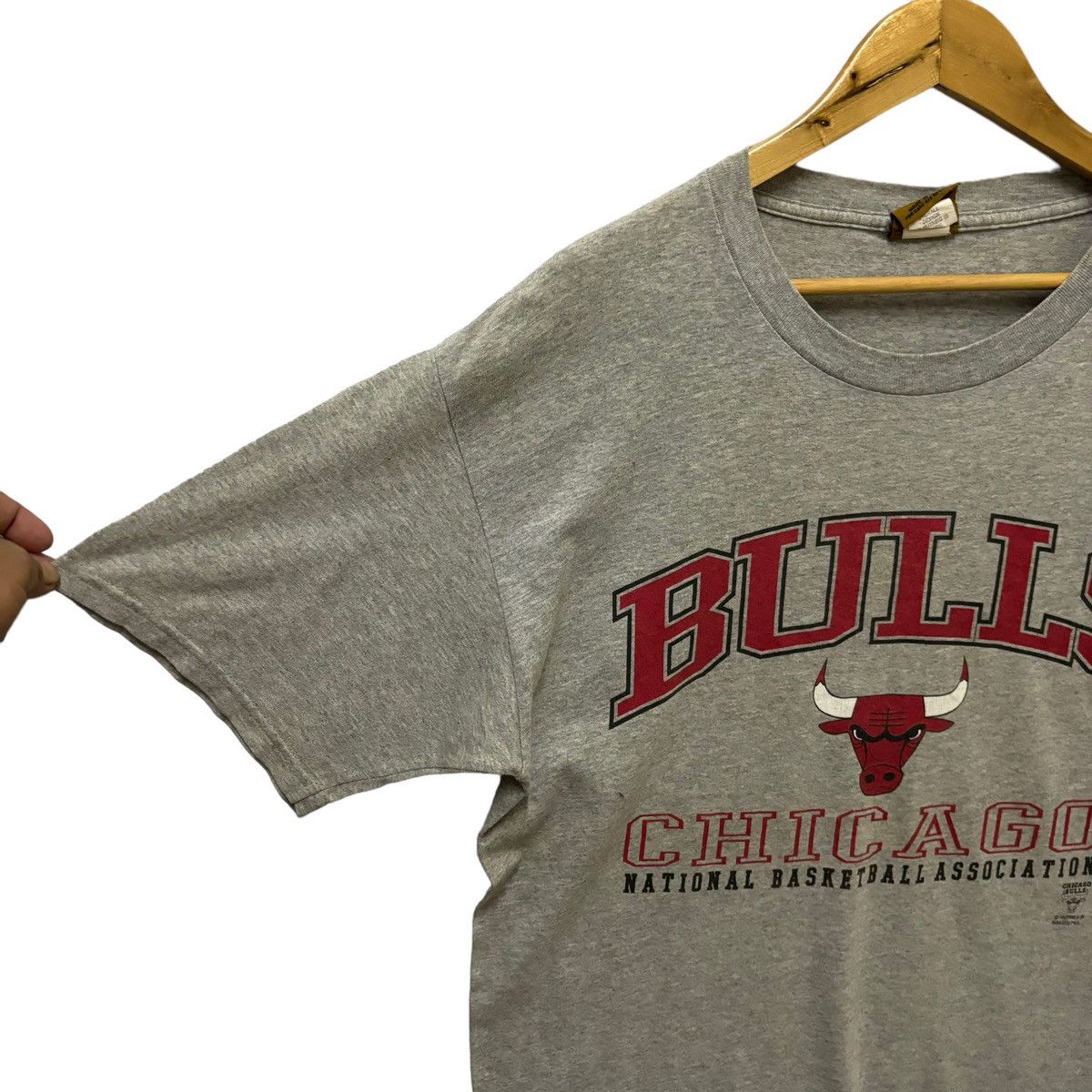 NBA × Vintage Vintage Chicago Bulls Basketball Association Tshirt Size US L / EU 52-54 / 3 - 5 Thumbnail