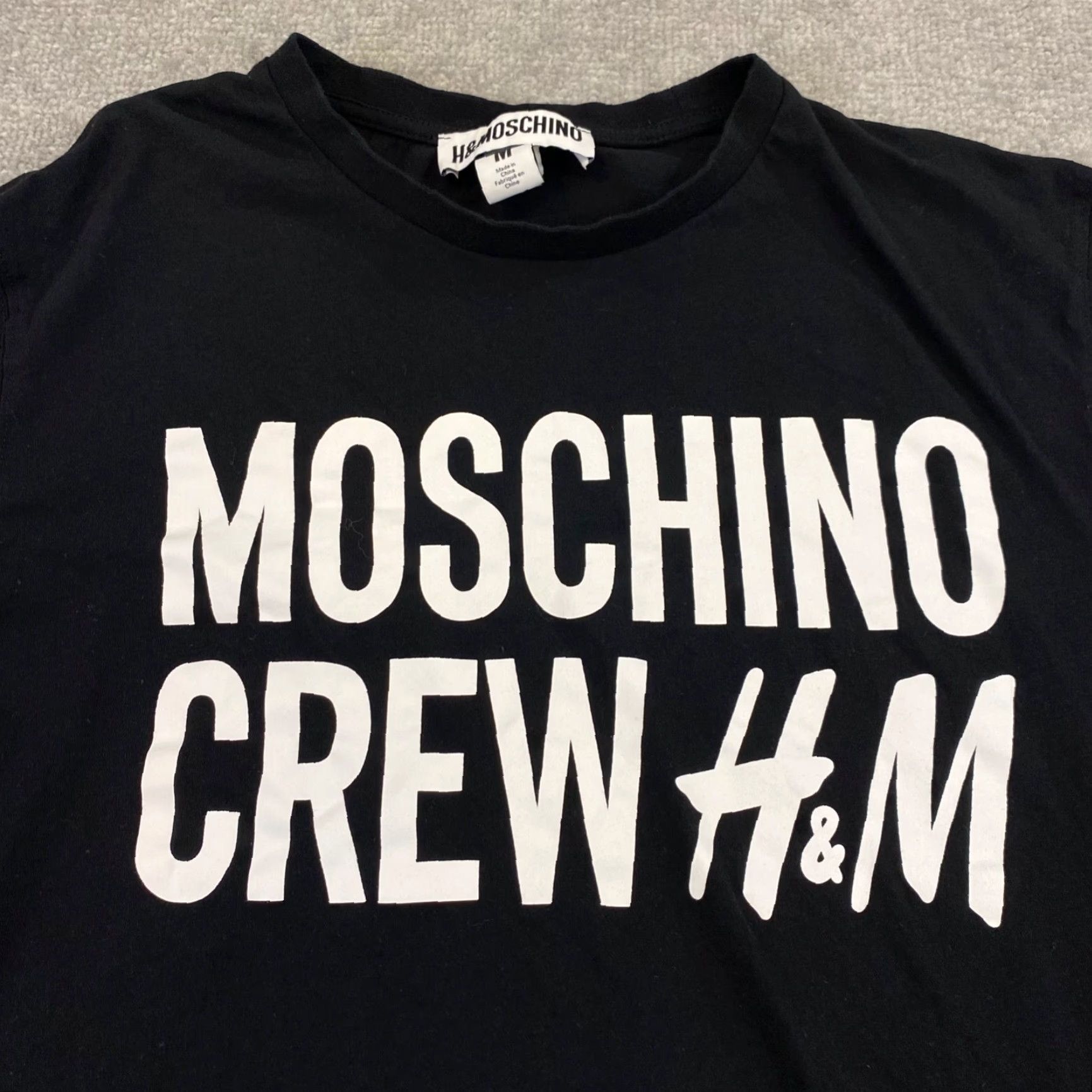 Moschino VINTAGE Moschino x H&M H&MOSCHINO Designer Jeremy Scott Shirt Mens M Black Short Sleeve Crew Neck Logo Graphic Tee Size US M / EU 48-50 / 2 - 2 Thumbnail