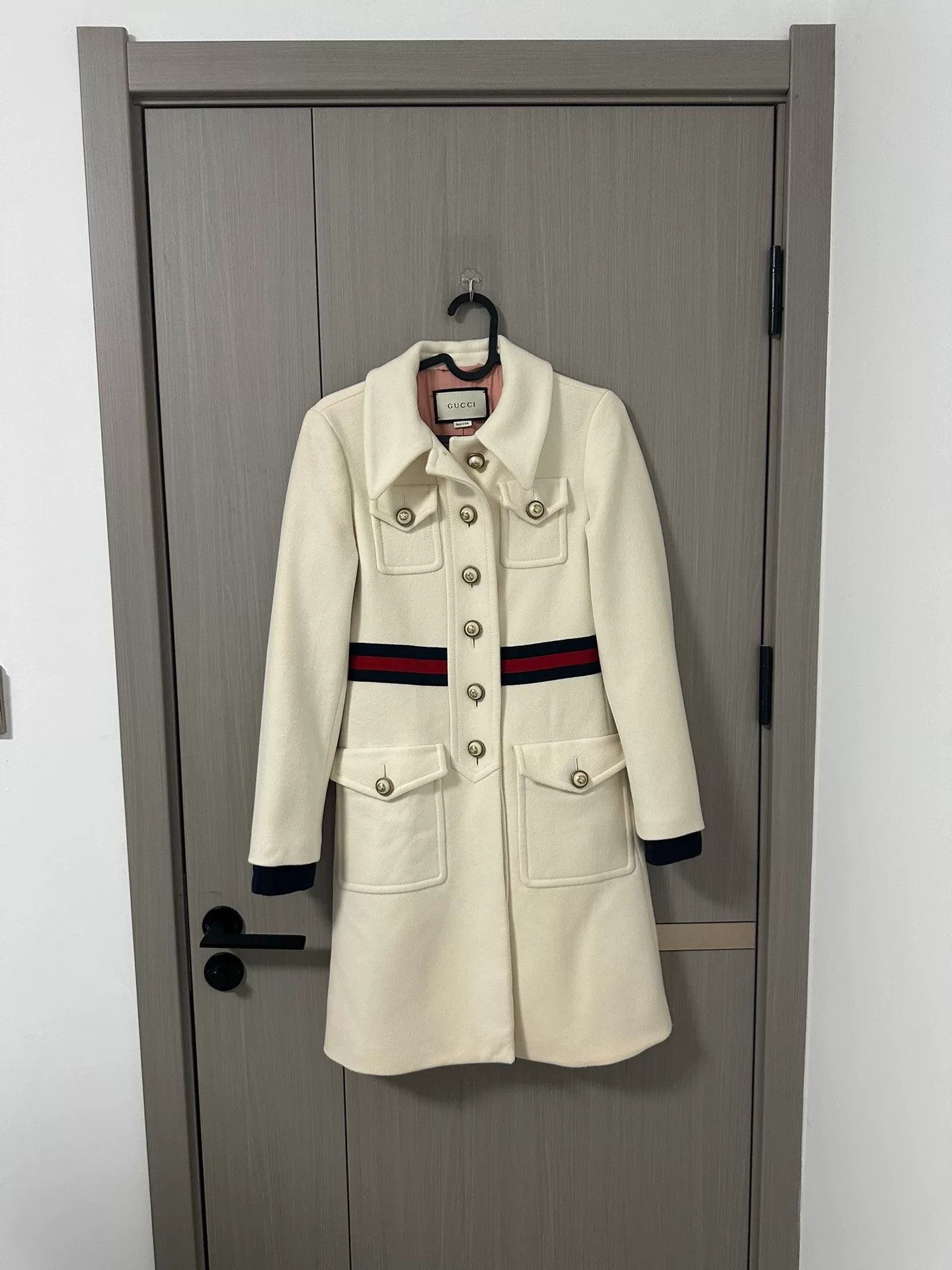 Gucci Serbia White Coat Size 36