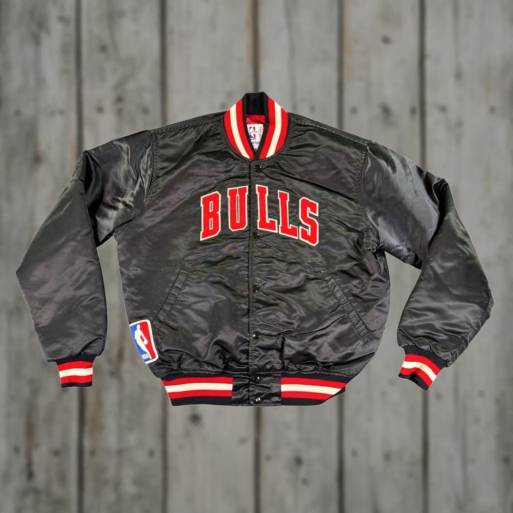 Starter VINTAGE Starter Chicago Bulls Satin Bomber Jacket Mens L Black 90s Varsity Jacket Size US L / EU 52-54 / 3 - 1 Thumbnail