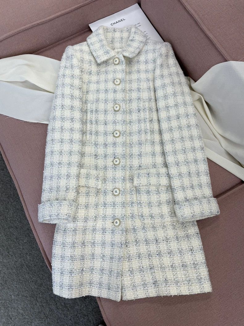 Chanel Chanel White Plaid Tweed Coat Size US S / EU 44-46 / 1 - 1 Thumbnail