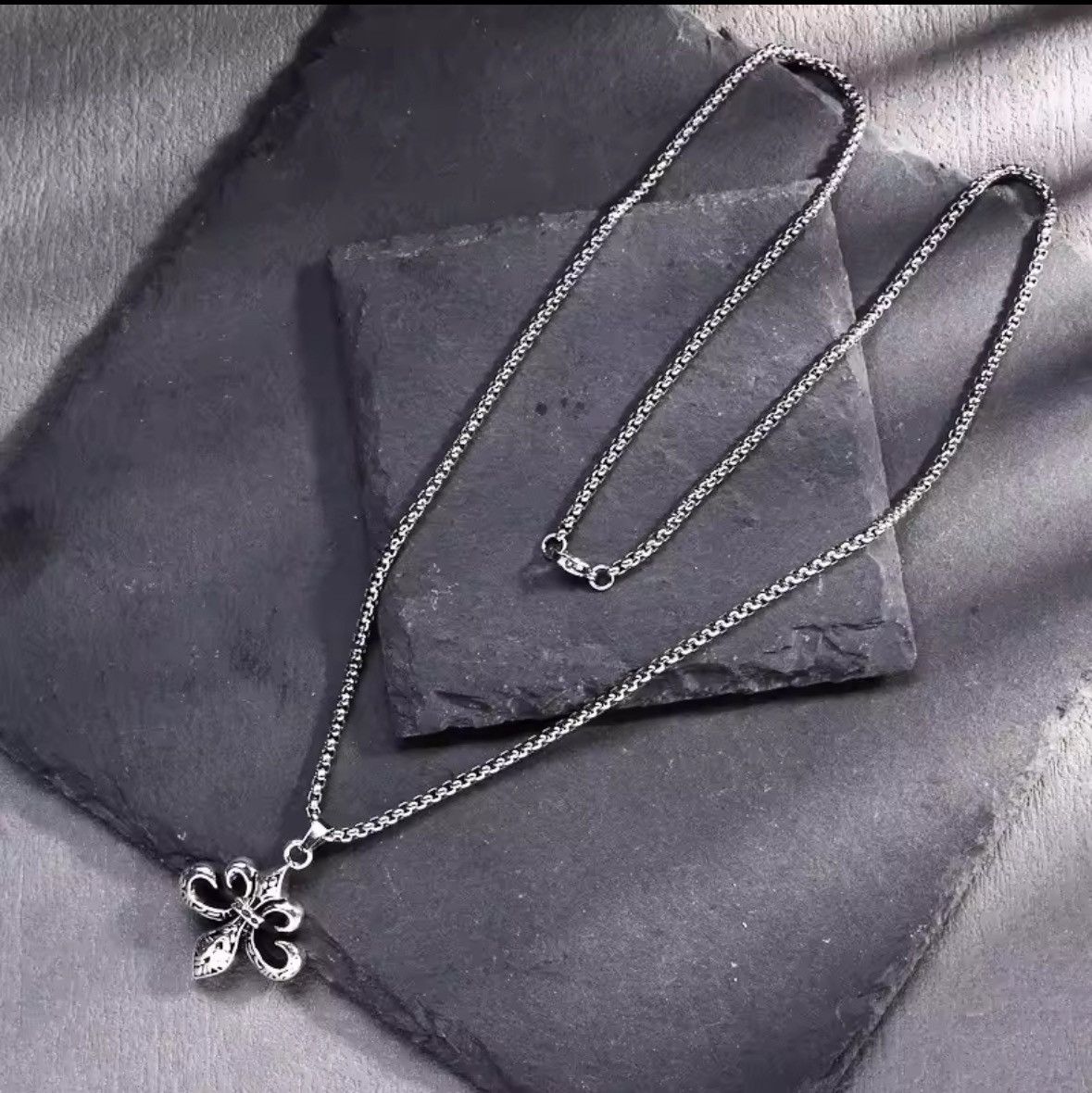 Other Vintage Cross Pendant Necklace Unisex Versatile Size ONE SIZE - 2 Thumbnail