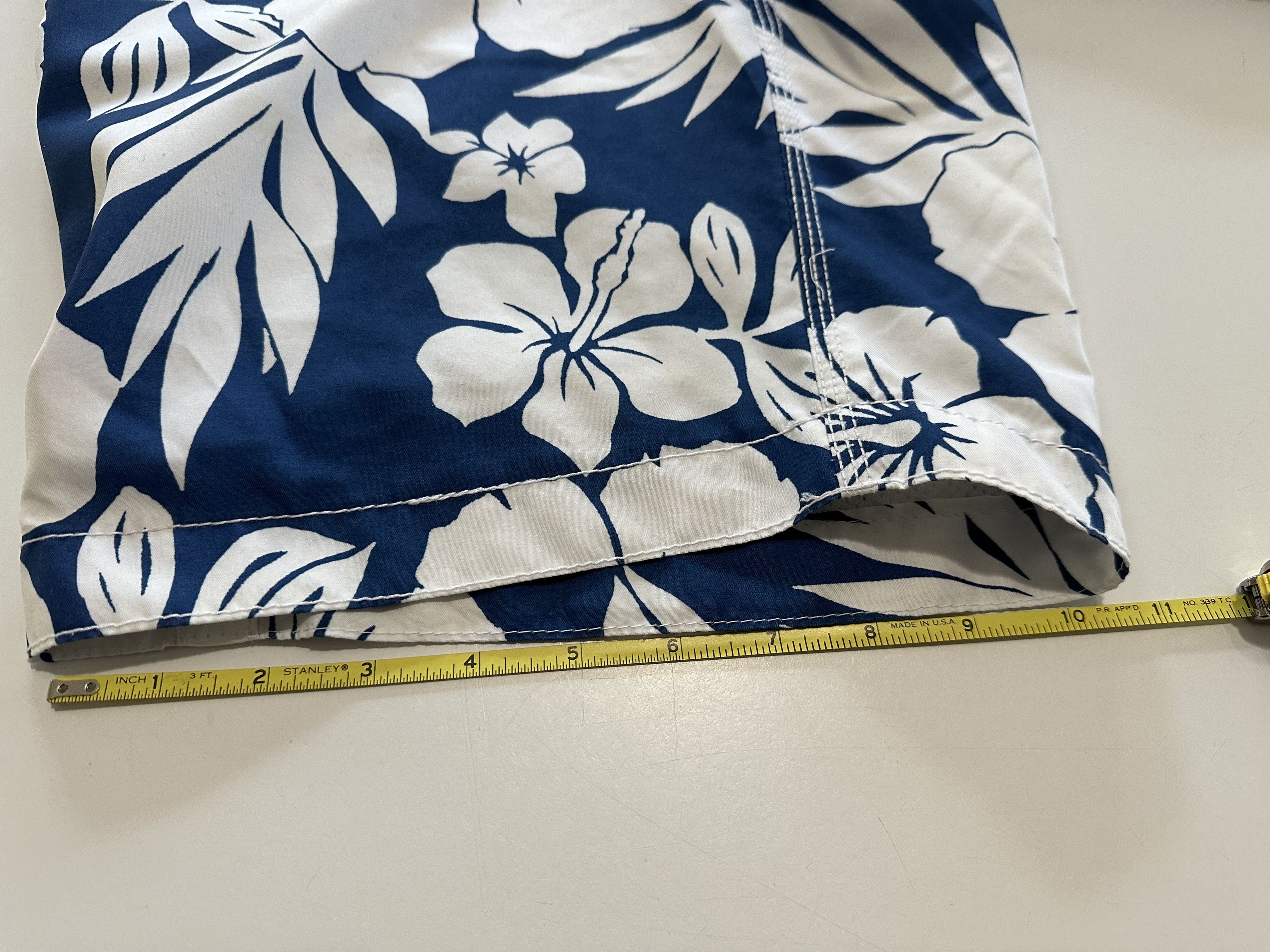 Old Navy Mens Old Navy Swim Trunks/Shorts Small Blue/White Floral Size US 32 / EU 48 - 6 Thumbnail