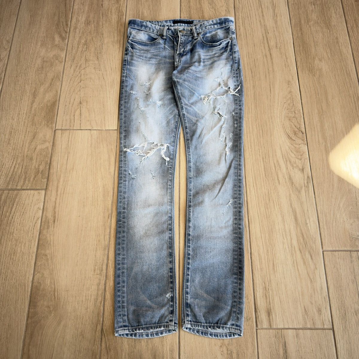 GOSTAR DE FUGA 2000s Light Blue Washed Black Oil Distressed Denim Jeans Size US 30 / EU 46 - 1 Thumbnail