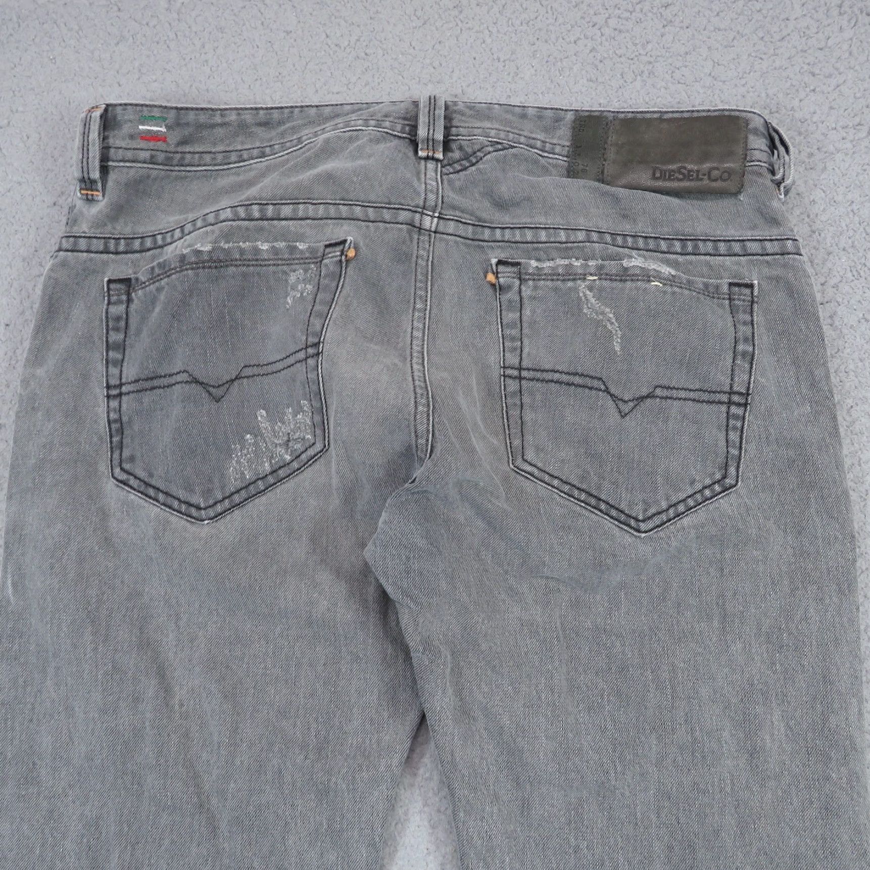 Diesel Diesel Jeans Mens 33x34 Thavar Slim Skinny Distressed Grey MADE IN ITALY Jeans Mens 33x34 Thavar Slim Skinny Distressed Grey 0886B MADE IN ITALY Size US 33 - 5 Thumbnail