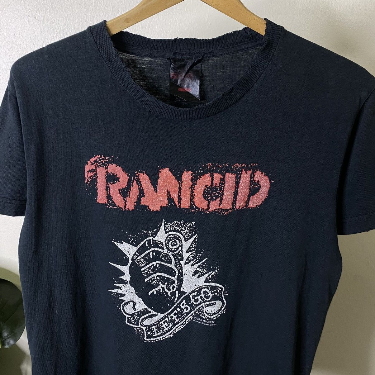 Vintage Vintage 2000s Rancid Band Tshirt Faded Black Size US M / EU 48-50 / 2 - 2 Thumbnail